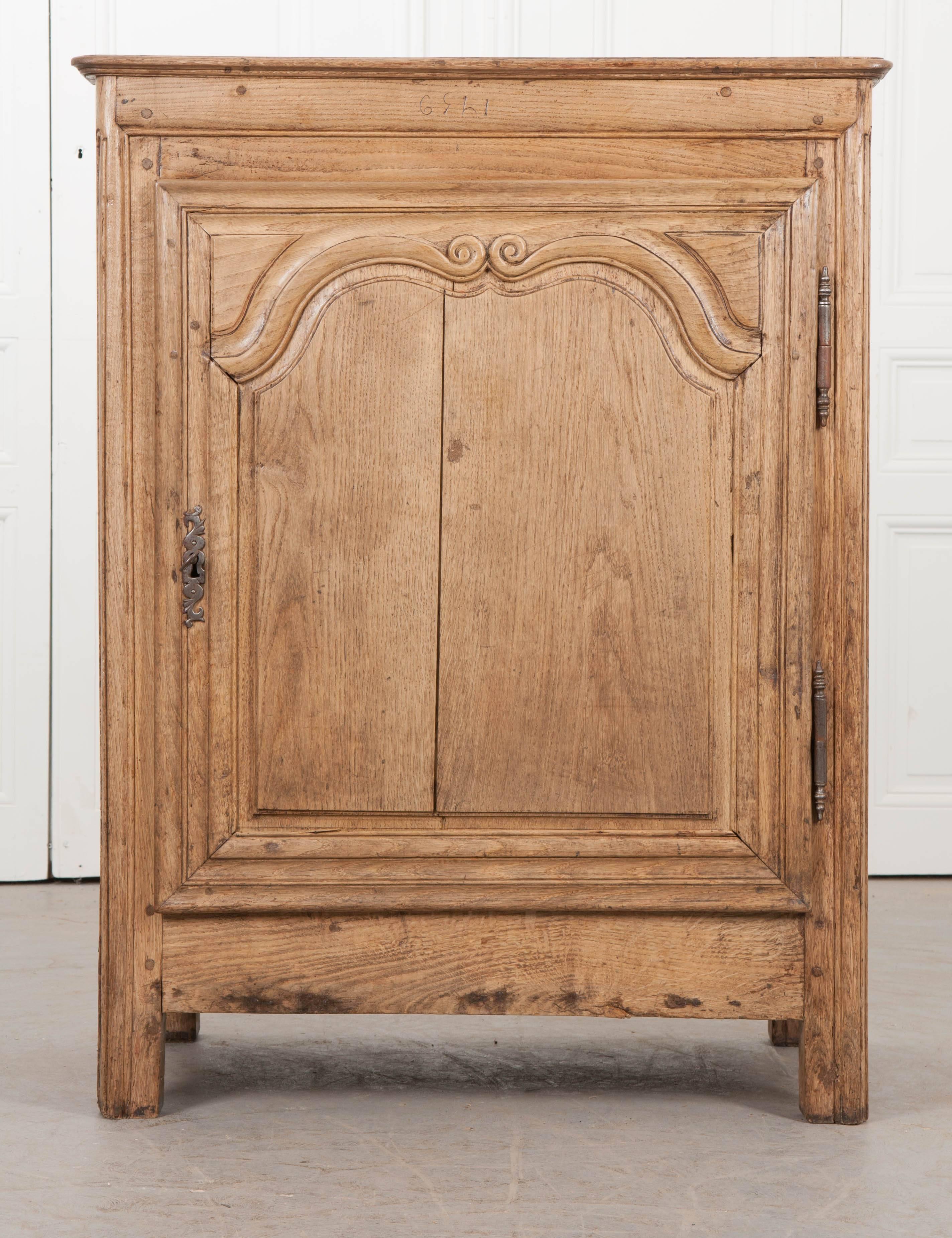 Hand-Carved French Early 19th Century Louis XV Style Oak Buffet