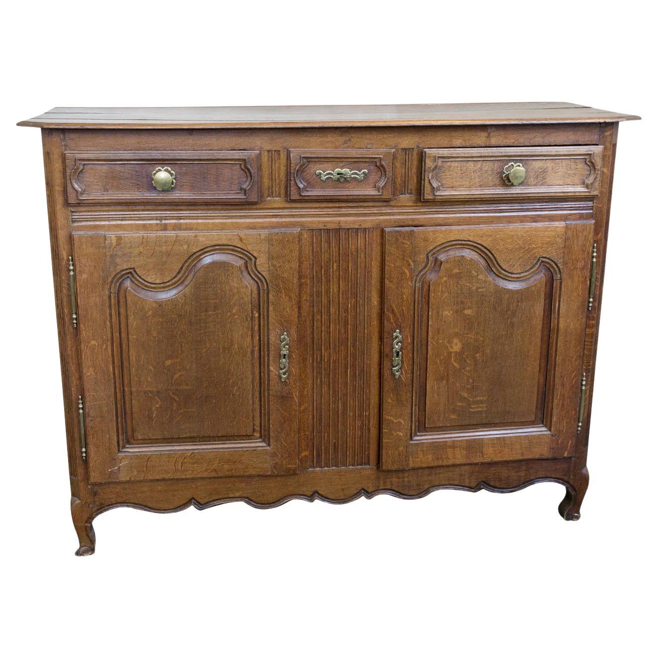 French Early 19th Century Louis XV Style Rustic Oak Buffet For Sale
