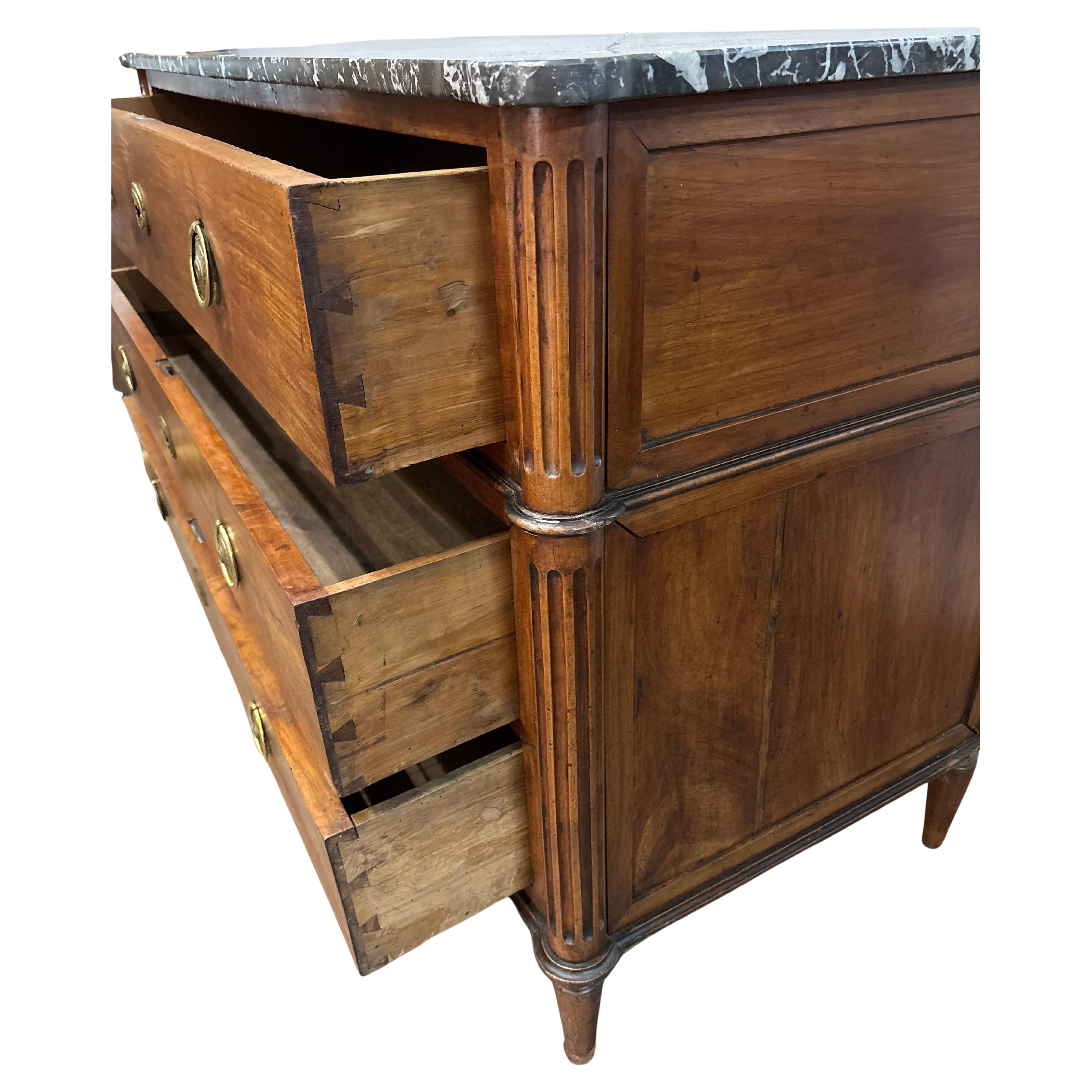 French Early 19th Century Louis XVI Commode For Sale 2