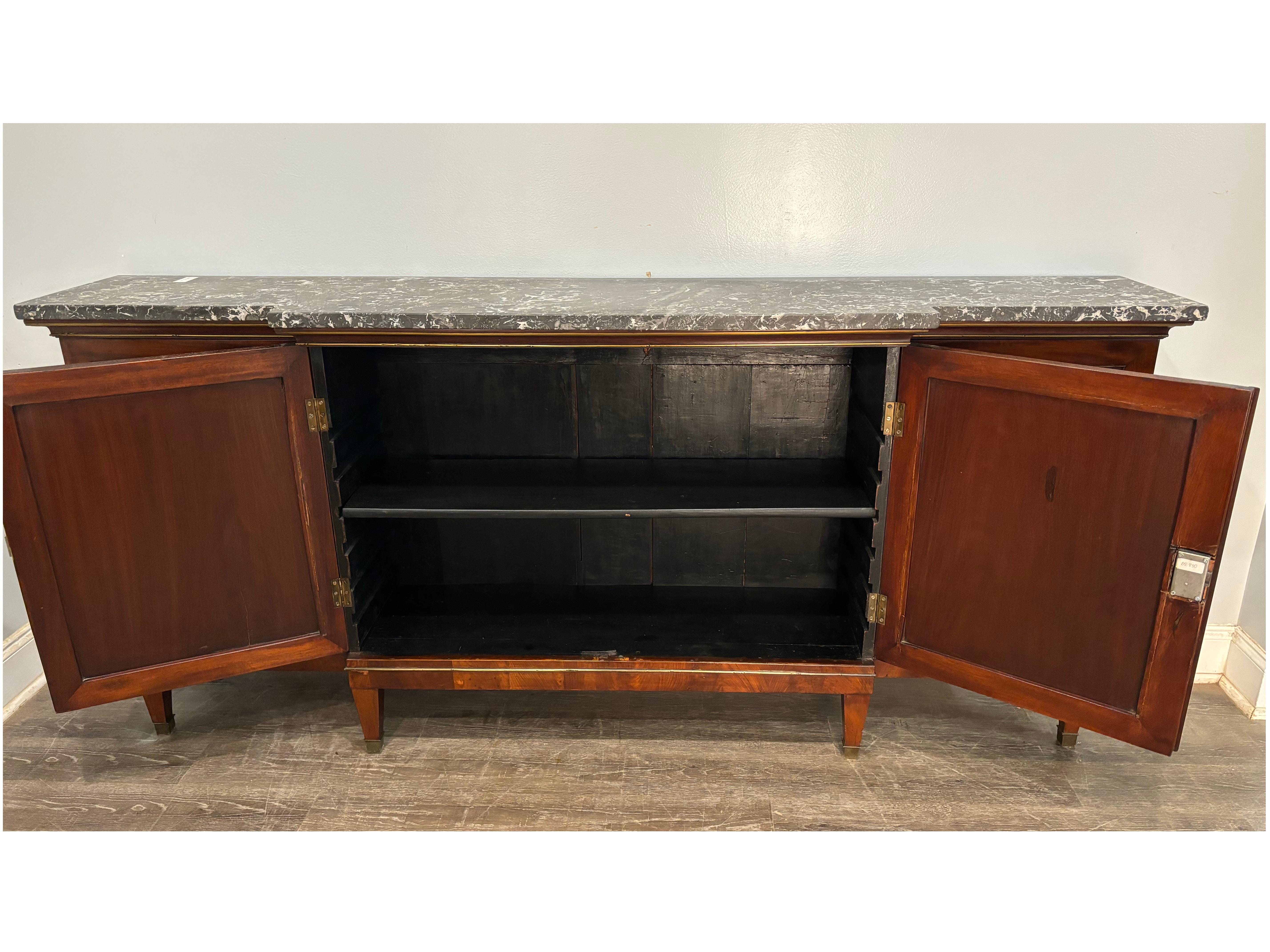 French Early 19th Century Louis XVI Sideboard For Sale 3