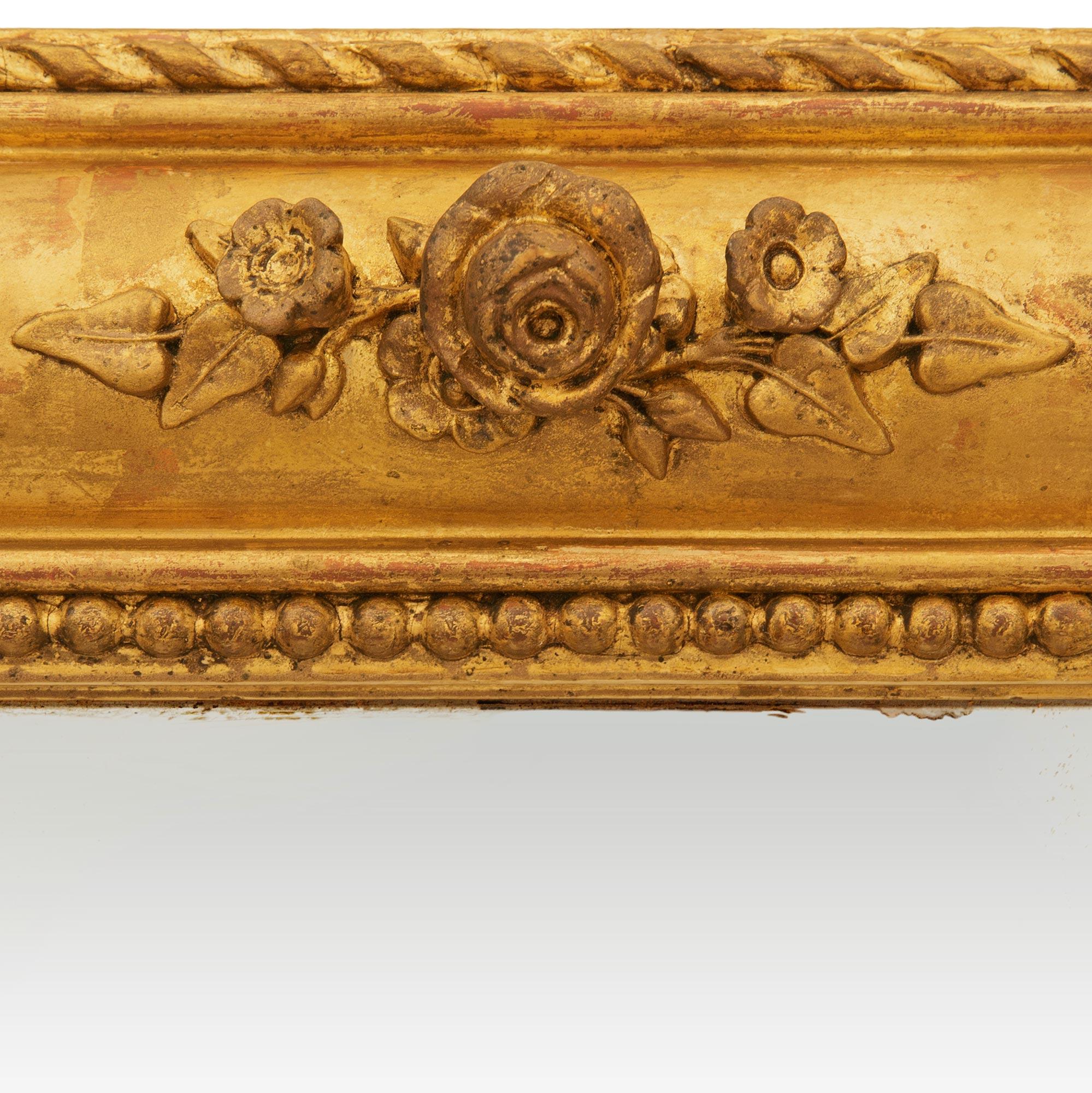 Espejo francés de madera dorada de principios del siglo XIX, estilo Luis XVI en venta 1