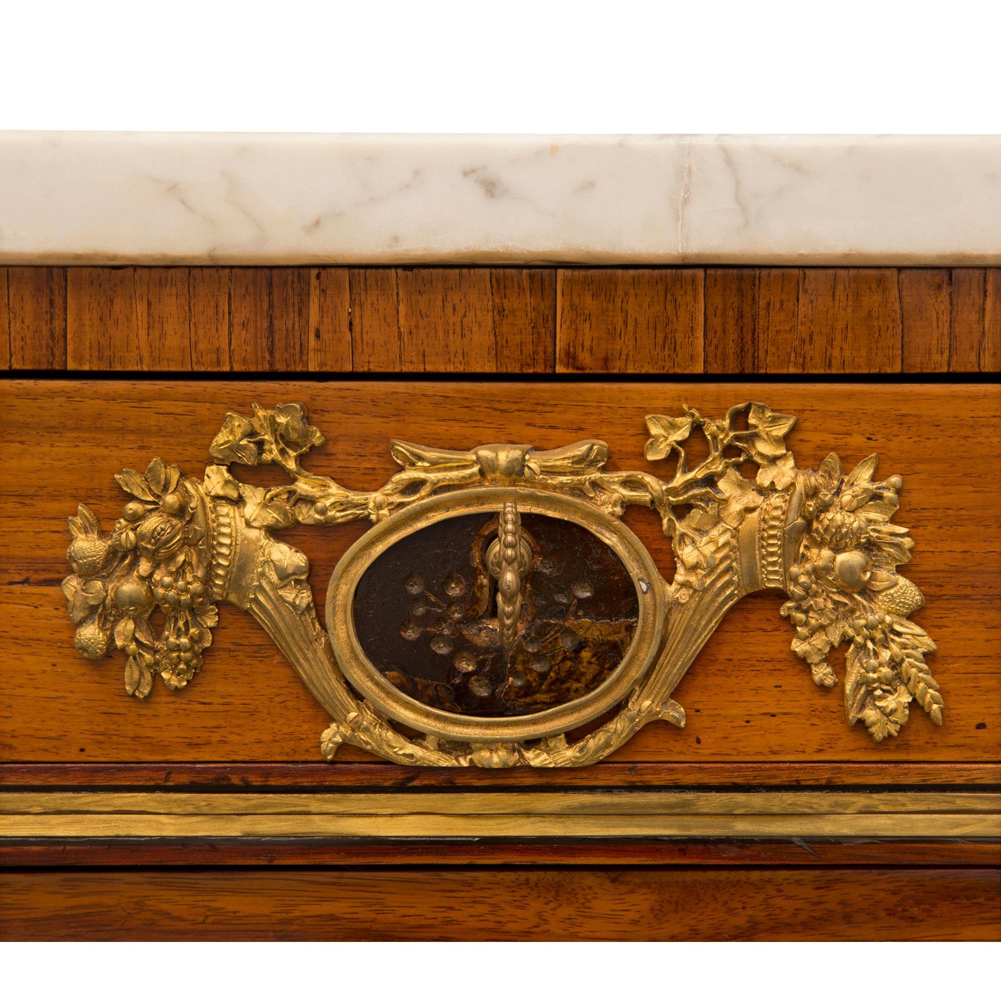 Französisch Anfang 19. Jahrhundert Louis XVI St. Japanisch Schwarzer Lack Buffet im Angebot 2