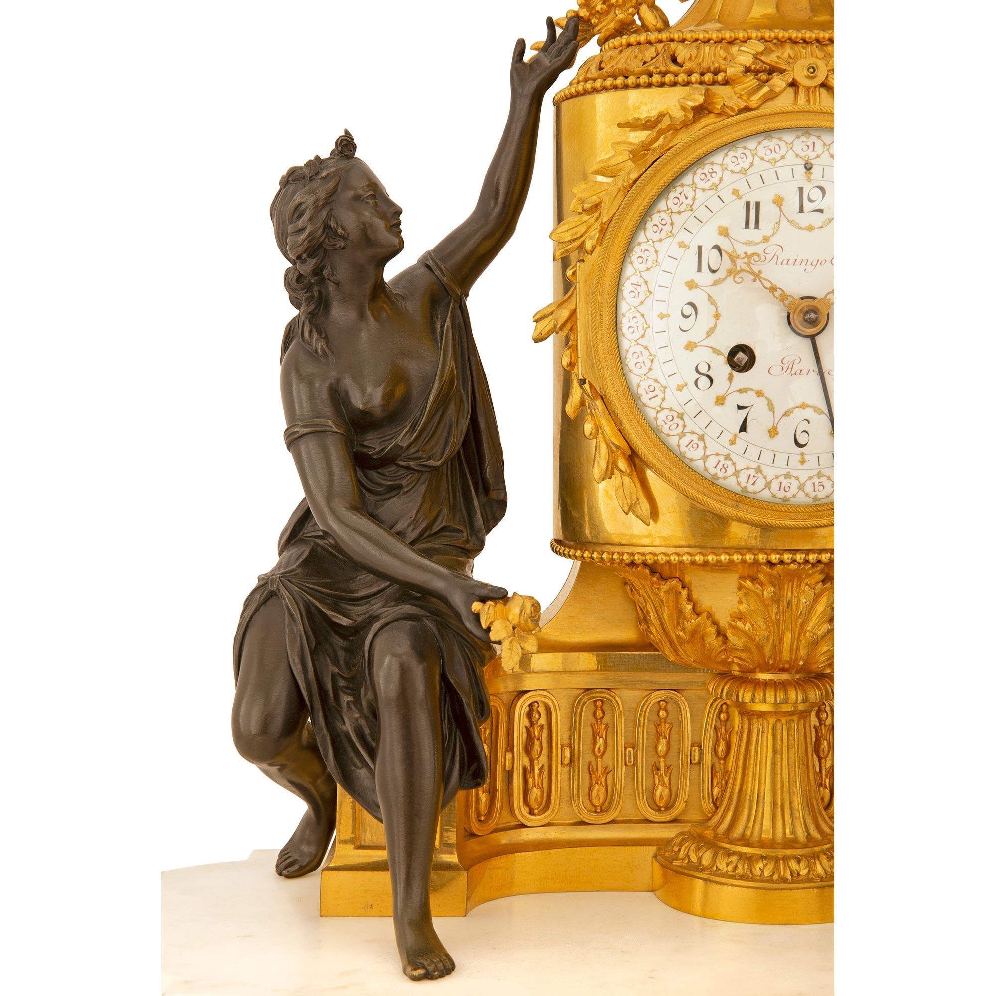 Französisch Anfang 19. Jahrhundert Louis XVI St. Marmor und Ormolu Uhr von Raingo Frères (Bronze) im Angebot