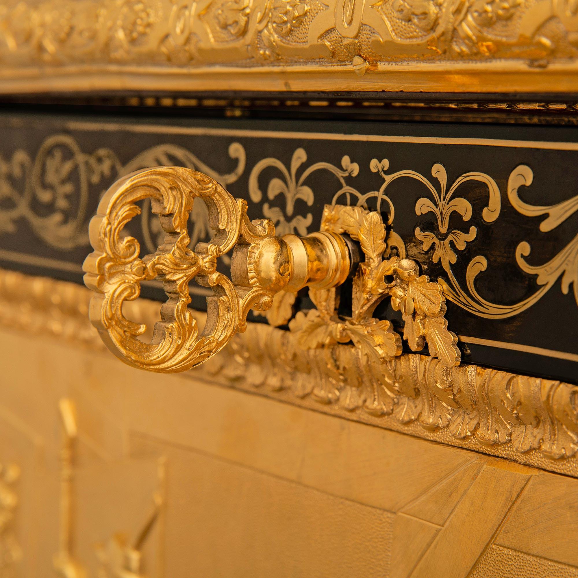 Scatola Boulle francese dell'inizio del XIX secolo in stile Luigi XVI, con ormolatura e legno ebanizzato. in vendita 4