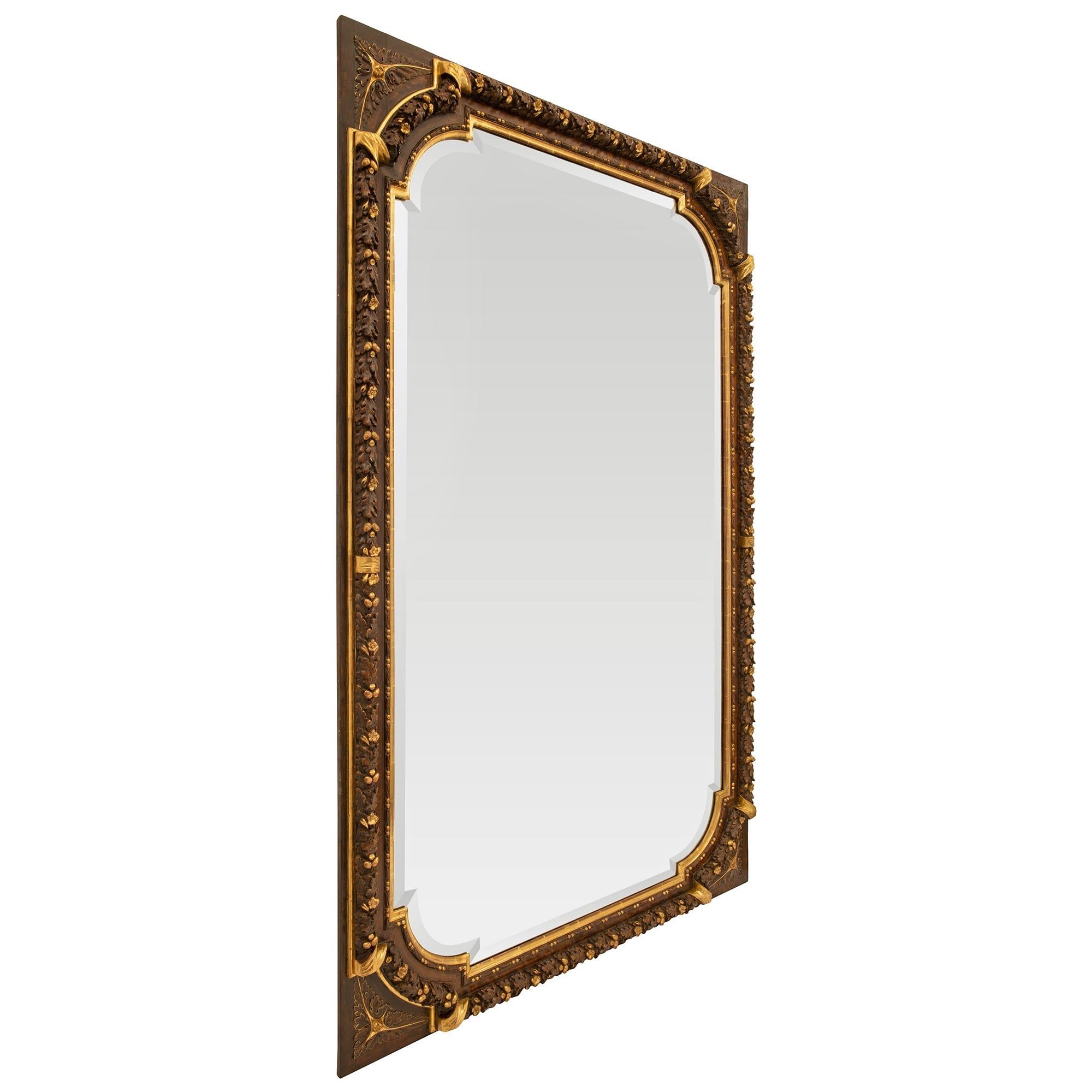 Français Miroir français du début du XIXe siècle, style Louis XVI, en bois patiné et bois doré en vente