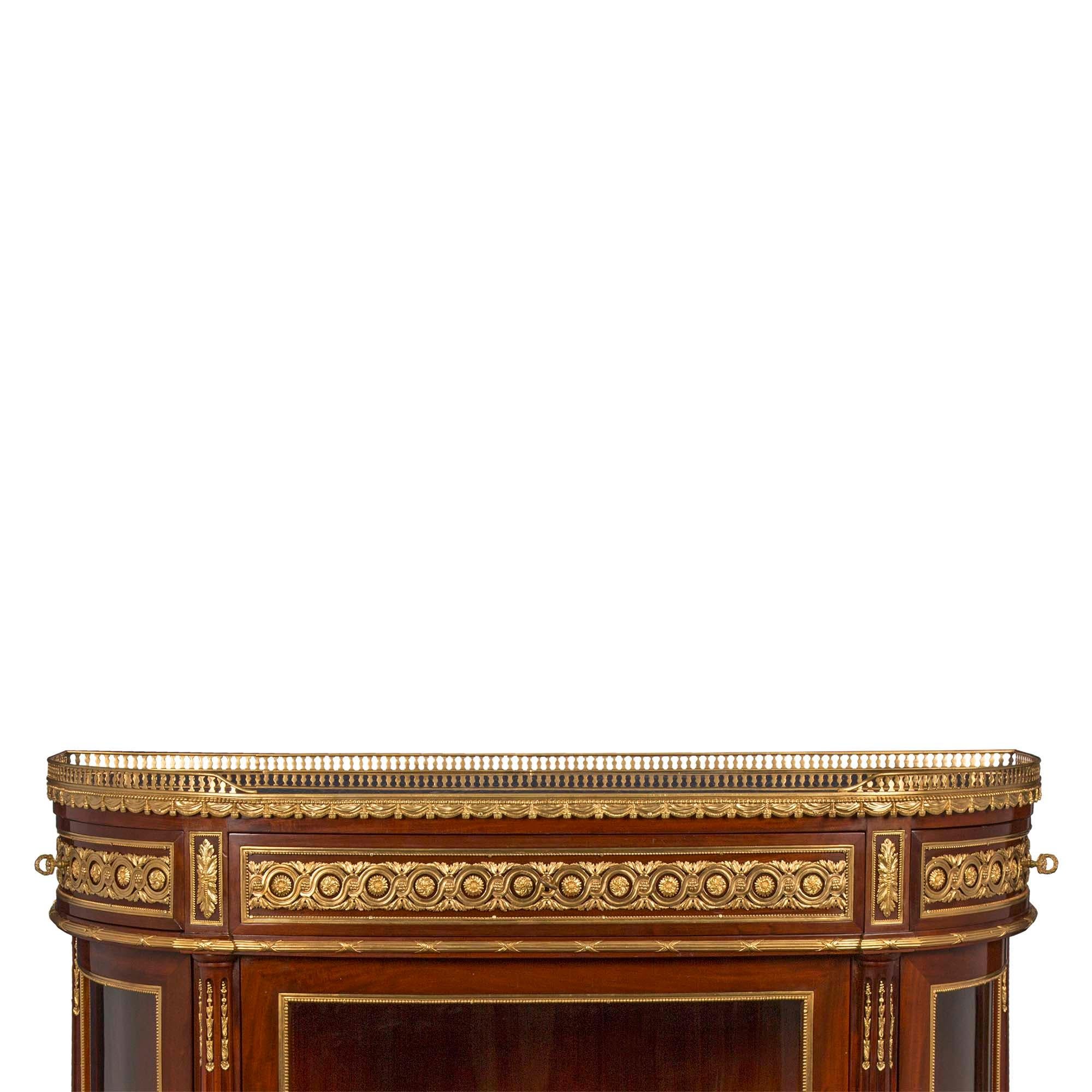 French Early 19th Century Louis XVI Style Mahogany Buffet Vitrine For Sale 2