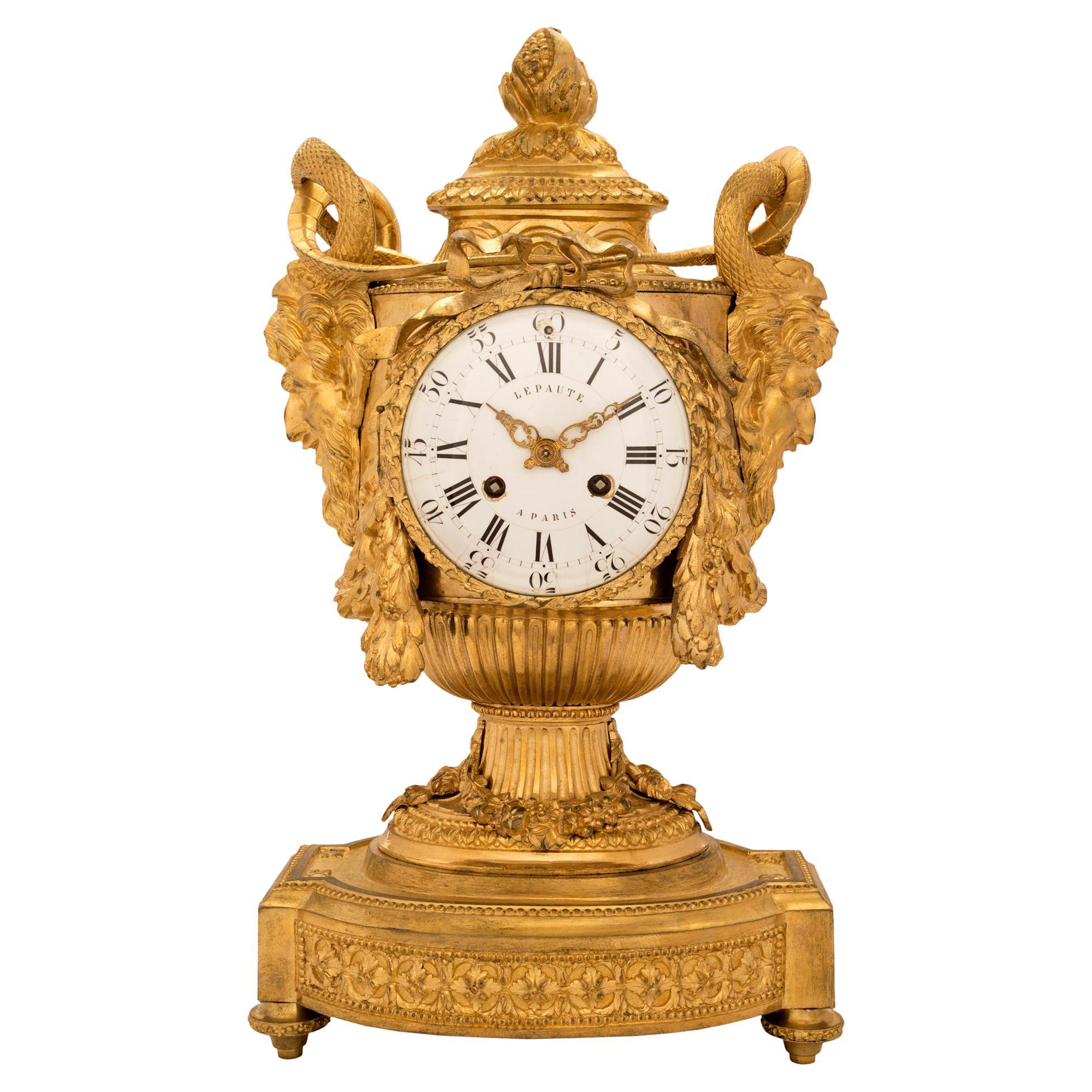 Goldbronze-Uhr im Louis-XVI-Stil des frühen 19. Jahrhunderts, signiert Lepaute Paris, Frankreich