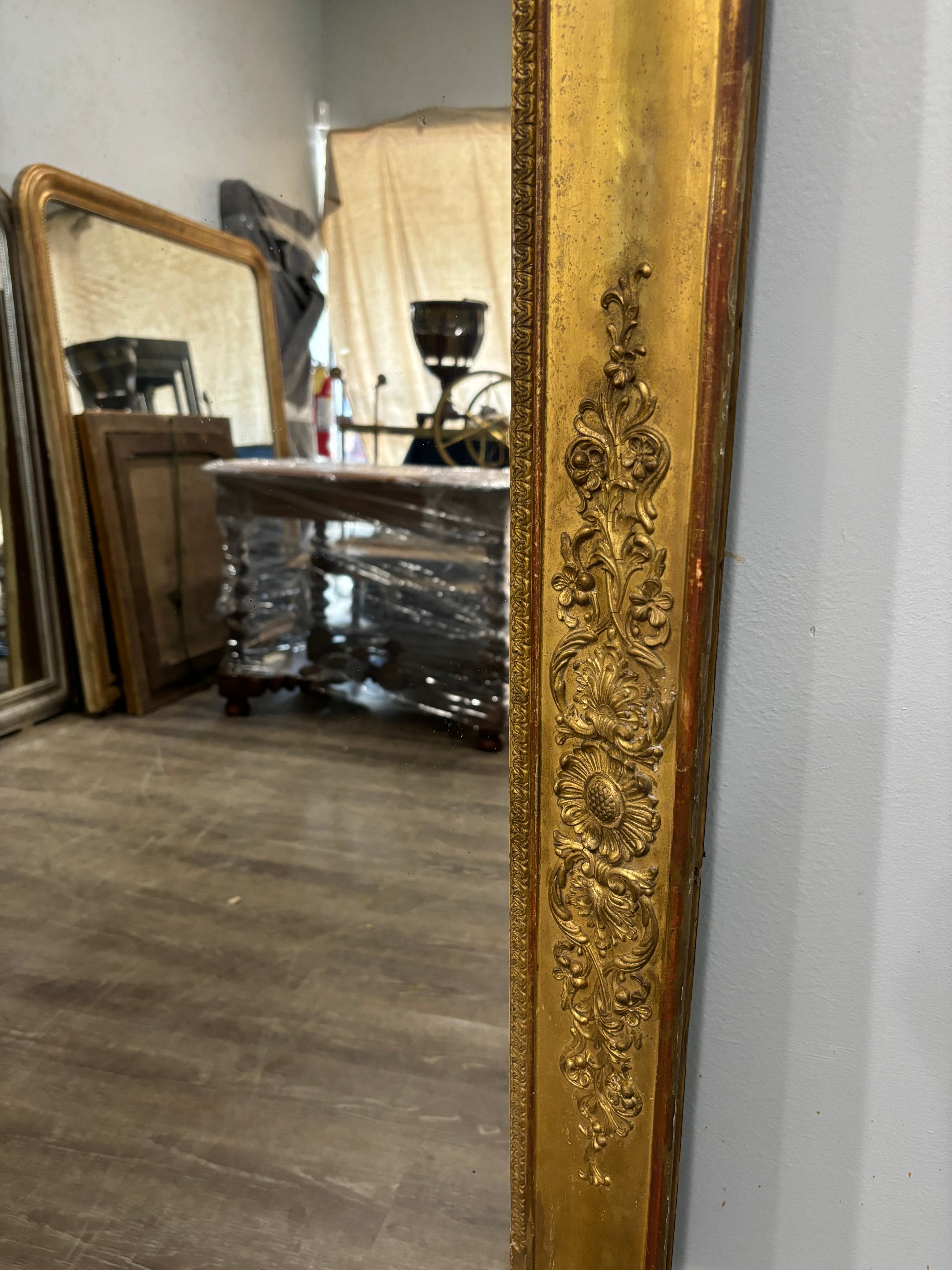 Specchio francese dell'inizio del XIX secolo In condizioni buone in vendita a Stockbridge, GA