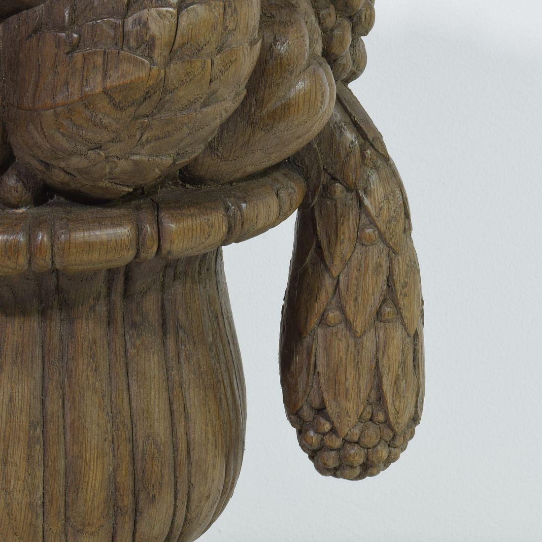 French Early 19th Century Neoclassical Hand Carved Oak Vase Ornament/ Finial For Sale 7