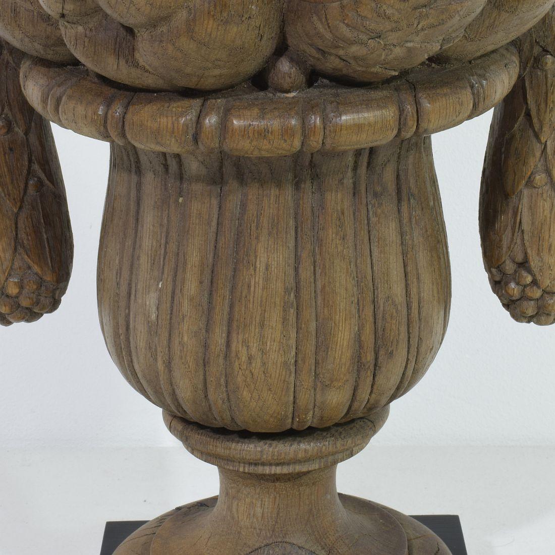 French Early 19th Century Neoclassical Hand Carved Oak Vase Ornament/ Finial For Sale 8