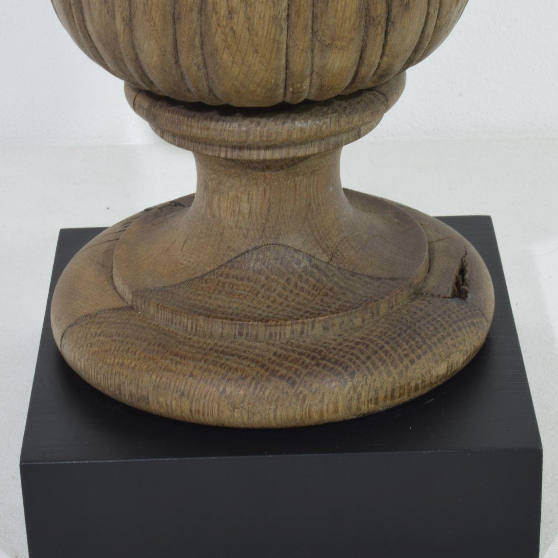 French Early 19th Century Neoclassical Hand Carved Oak Vase Ornament/ Finial For Sale 10