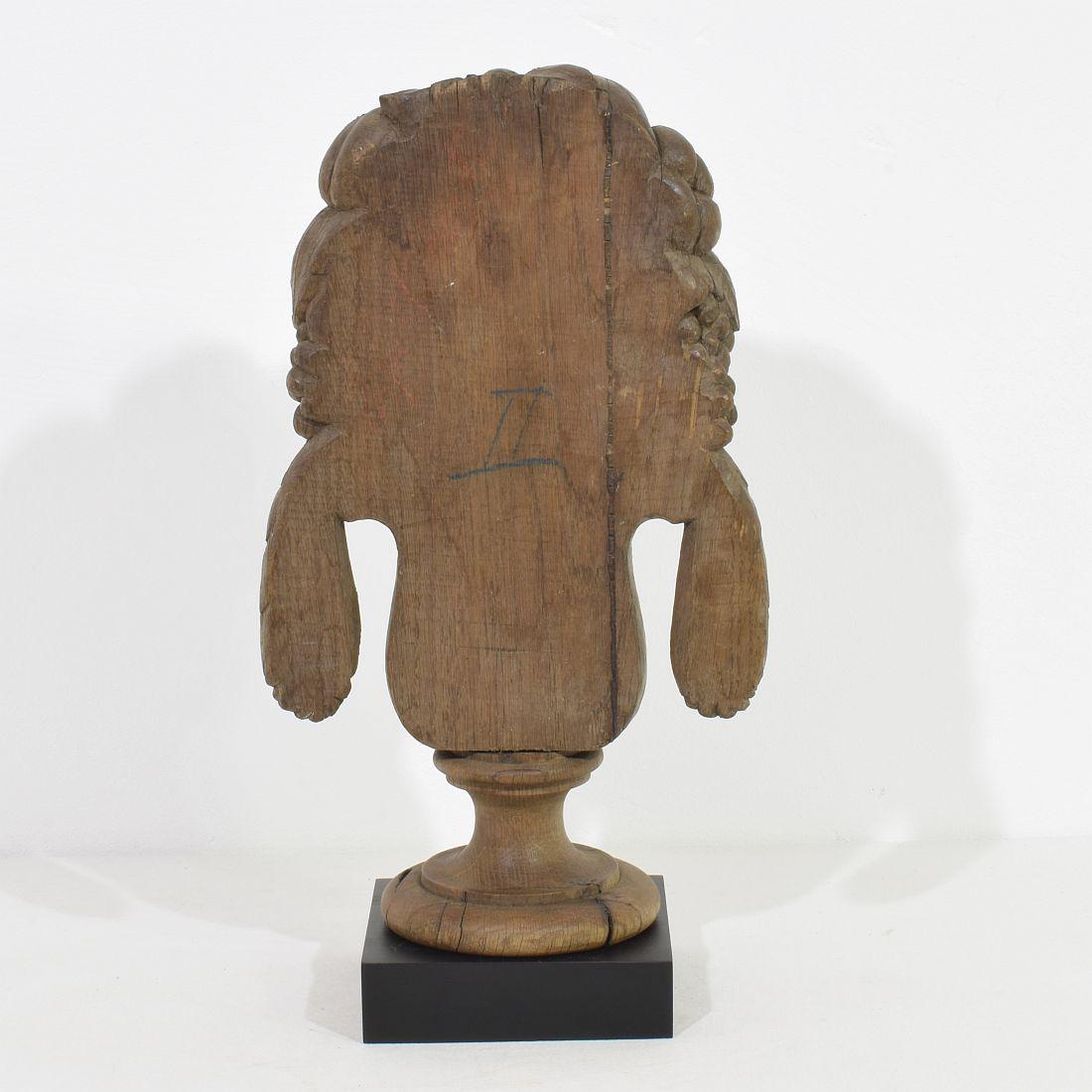 French Early 19th Century Neoclassical Hand Carved Oak Vase Ornament/ Finial For Sale 1