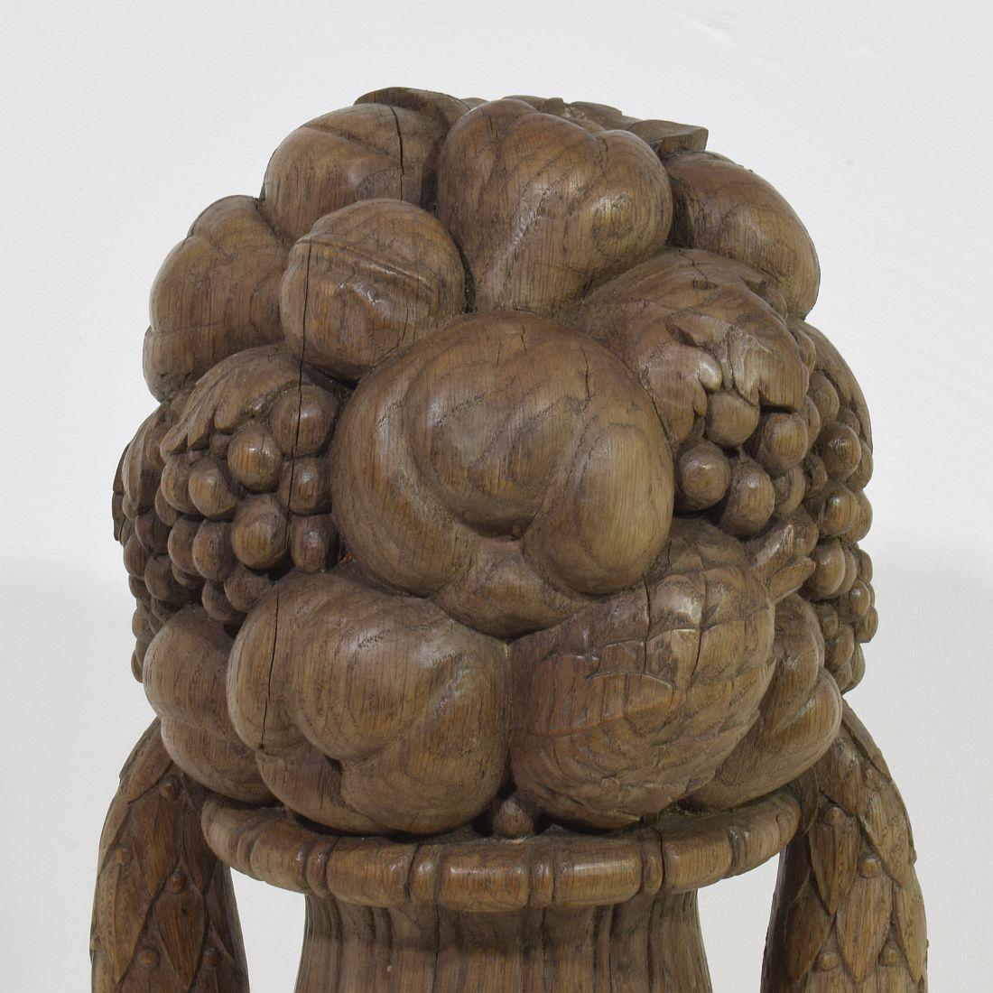 French Early 19th Century Neoclassical Hand Carved Oak Vase Ornament/ Finial For Sale 3