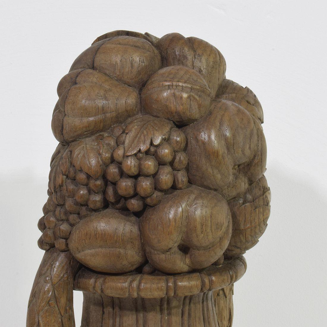 French Early 19th Century Neoclassical Hand Carved Oak Vase Ornament/ Finial For Sale 4