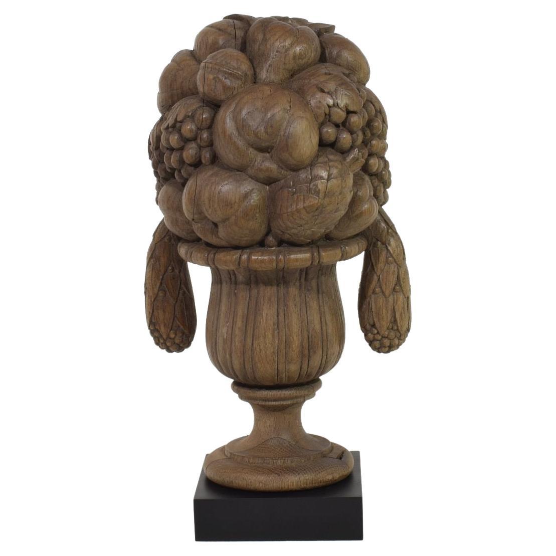 Vase en chêne néoclassique français du début du 19e siècle, sculpté à la main, ornement / épi de faîtage