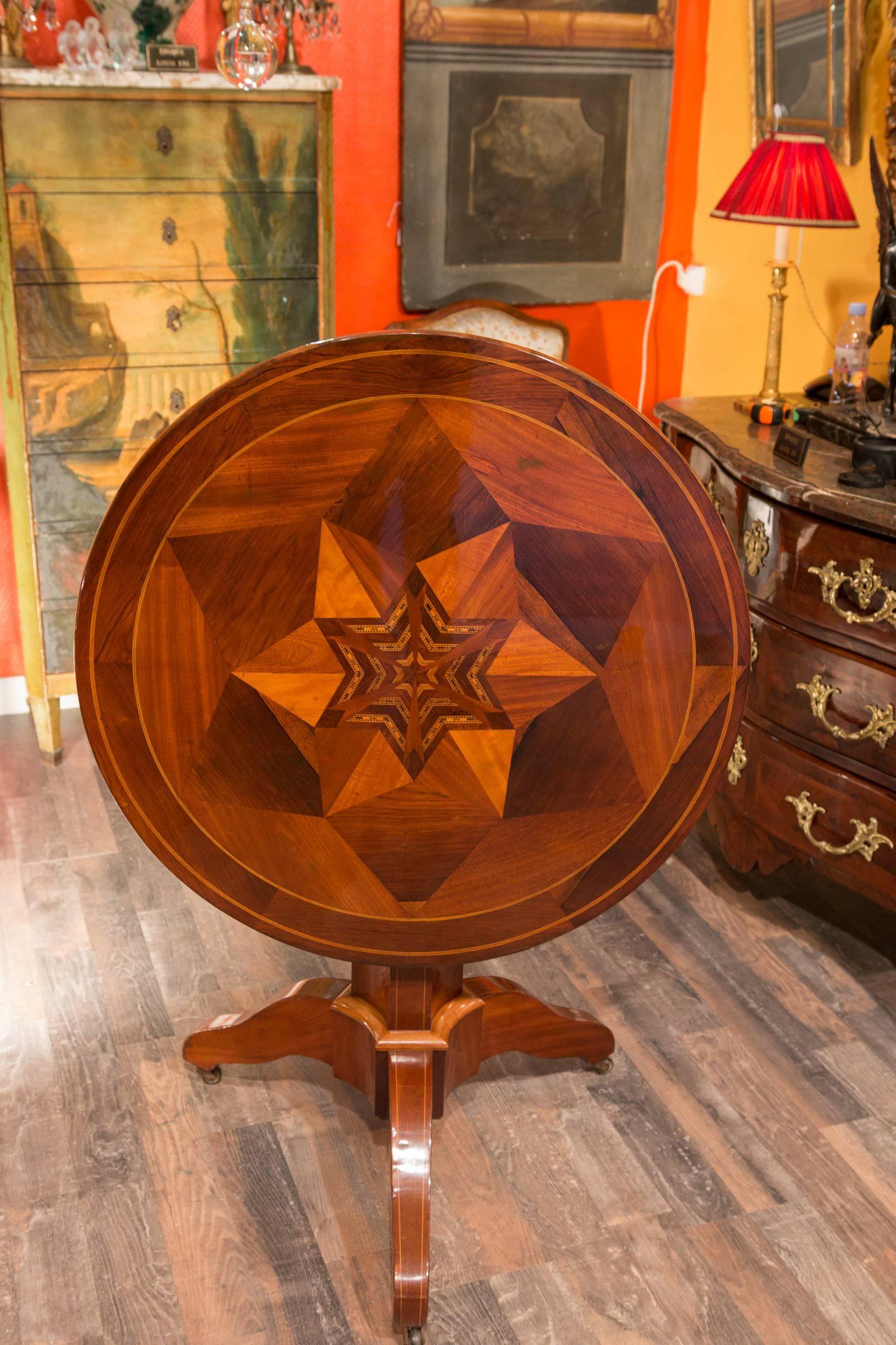 French Early 19th Century, Pedestal Round Tilt Top Table, circa 1830 For Sale 2