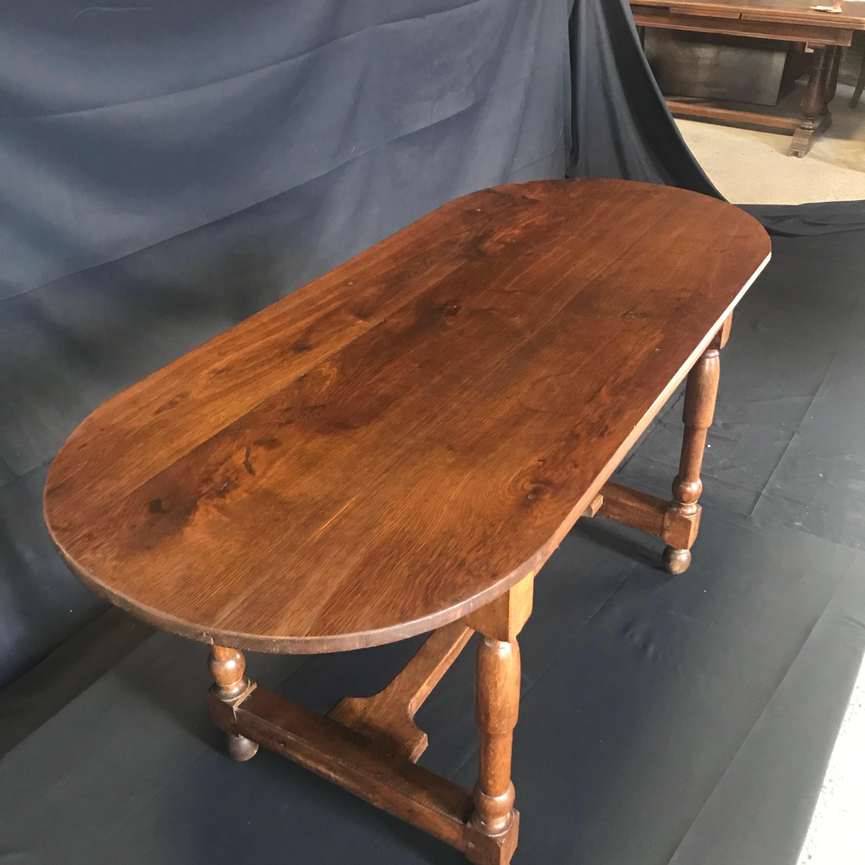 French Early 19th Century Provincial Farmhouse Carved Oval Dining Table In Good Condition In Hopewell, NJ