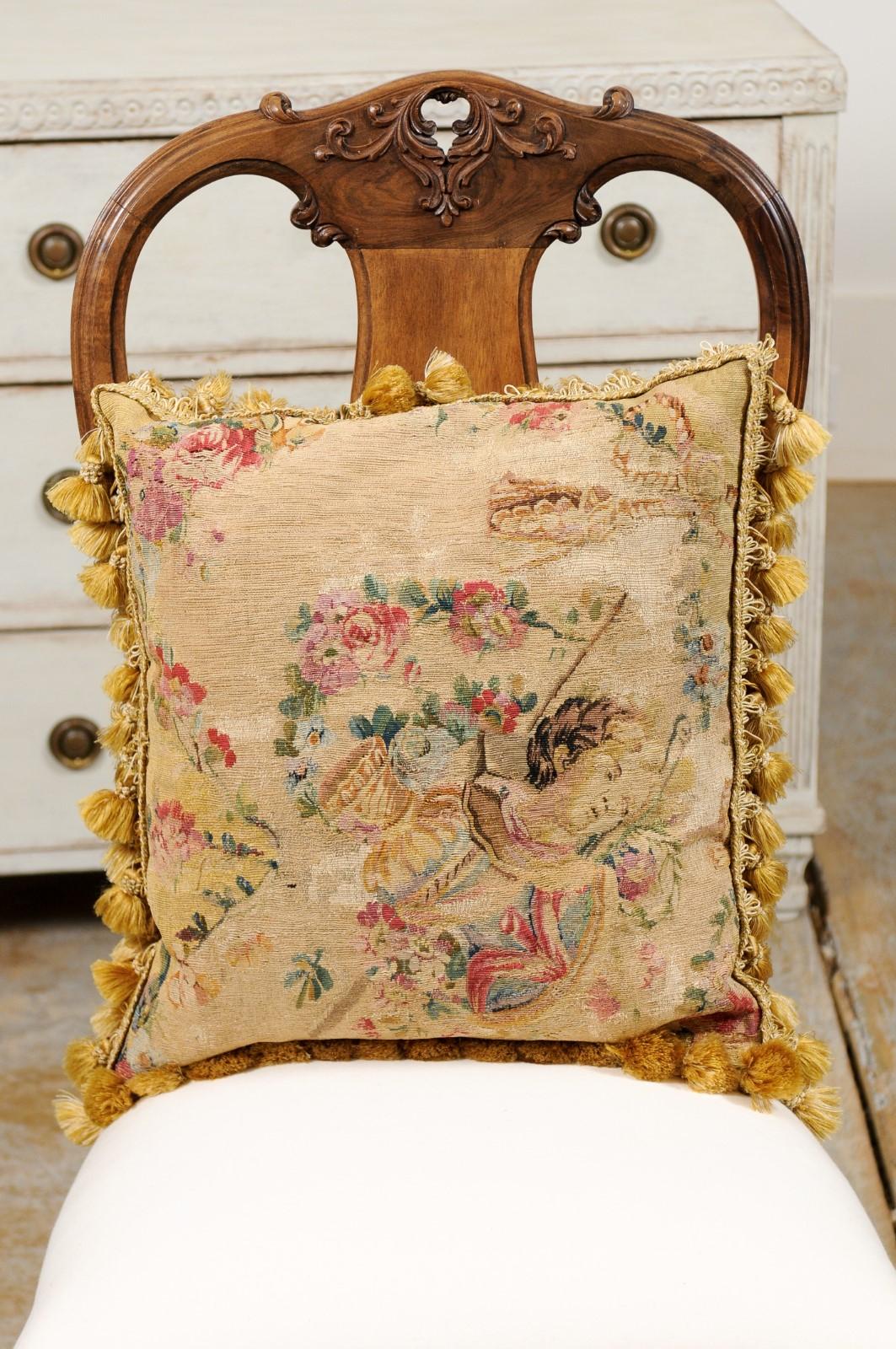 Tissage Coussin en tapisserie d'Aubusson en soie et angora du début du XIXe siècle avec buste en vente