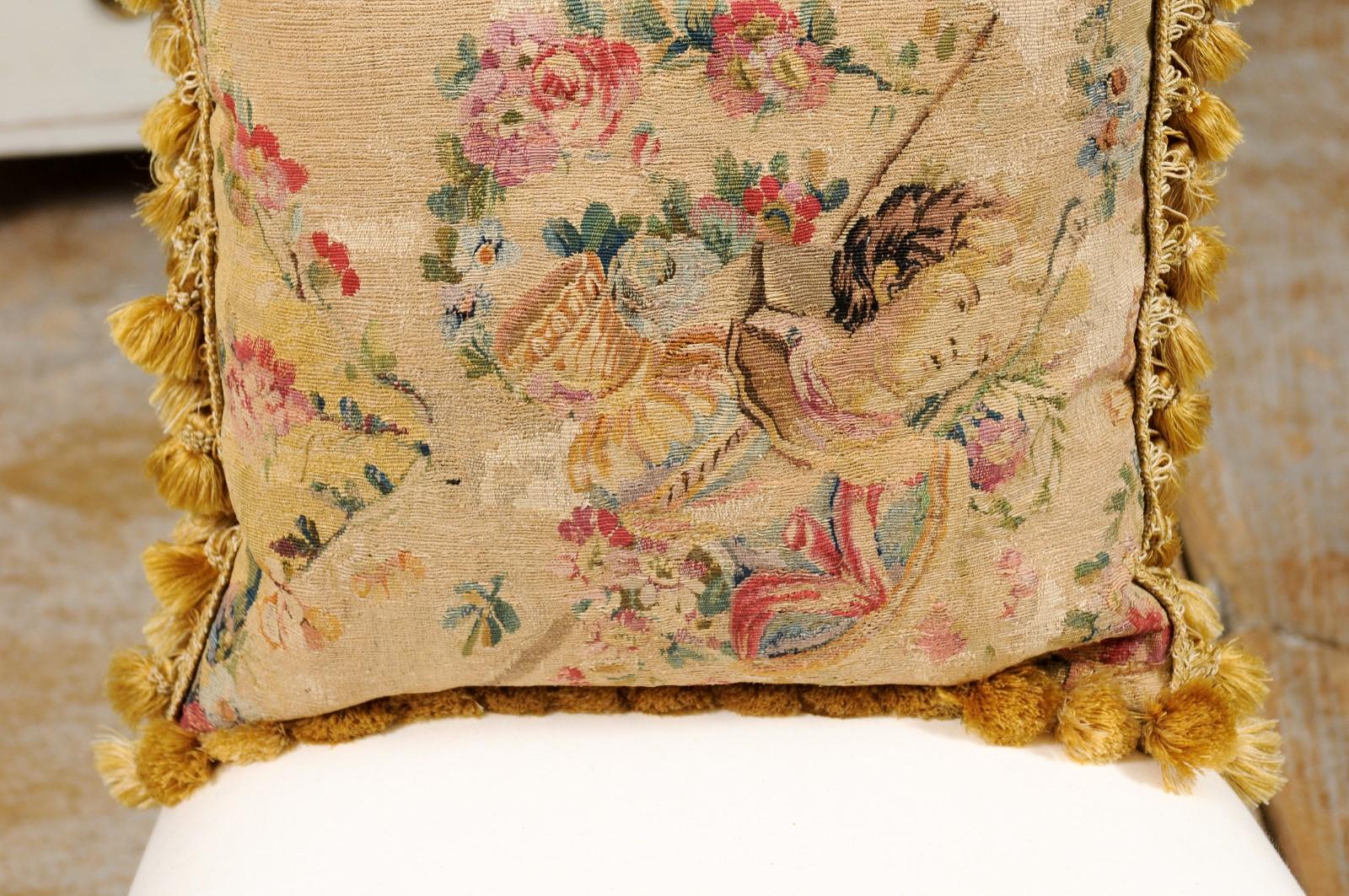 Angora Coussin en tapisserie d'Aubusson en soie et angora du début du XIXe siècle avec buste en vente