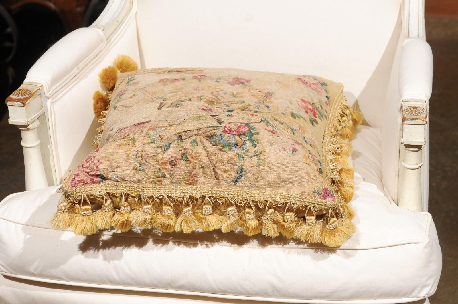 Cuscino ad arazzo in seta e angora Aubusson francese del primo Ottocento con fiori in vendita 2