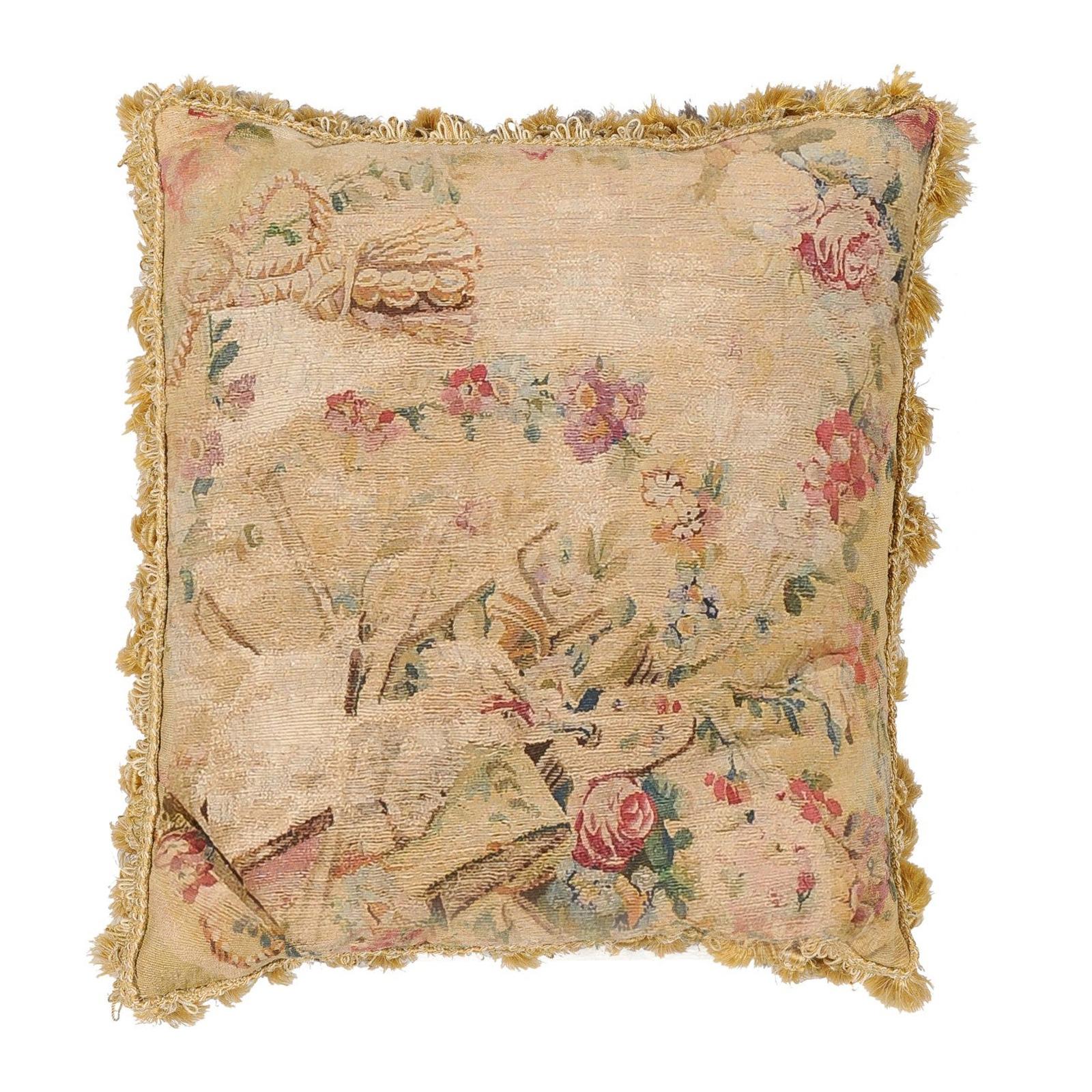 Coussin en tapisserie d'Aubusson en soie et angora avec fleurs du début du XIXe siècle