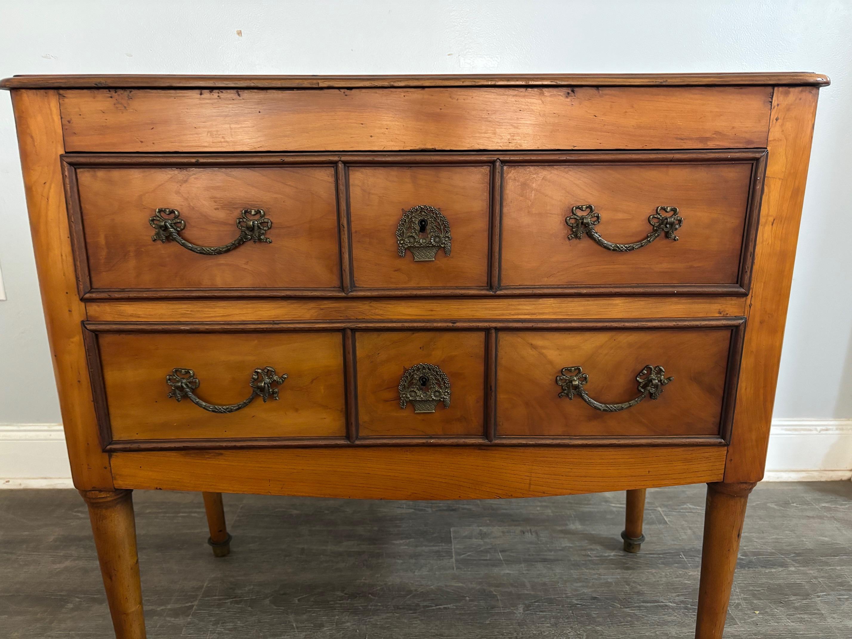 This Louis XVI French chest has 2 drawers. The hardwares are very refine, simple and elegant.