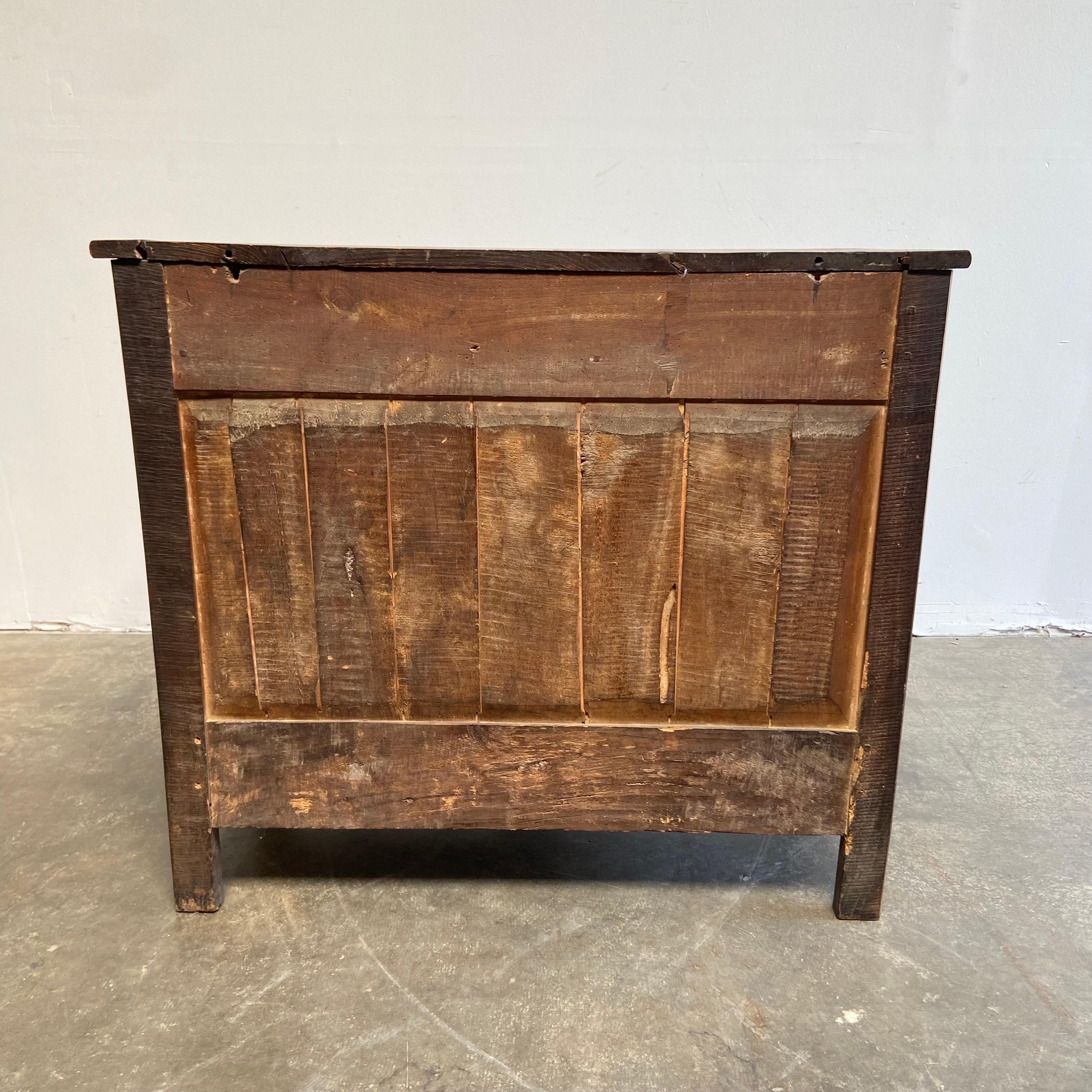 French Early 19th Century Transition Style Walnut Buffet with Doors and Drawers For Sale 9