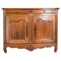 Buffet français du début du XIXe siècle en noyer de style Transition avec portes et tiroirs