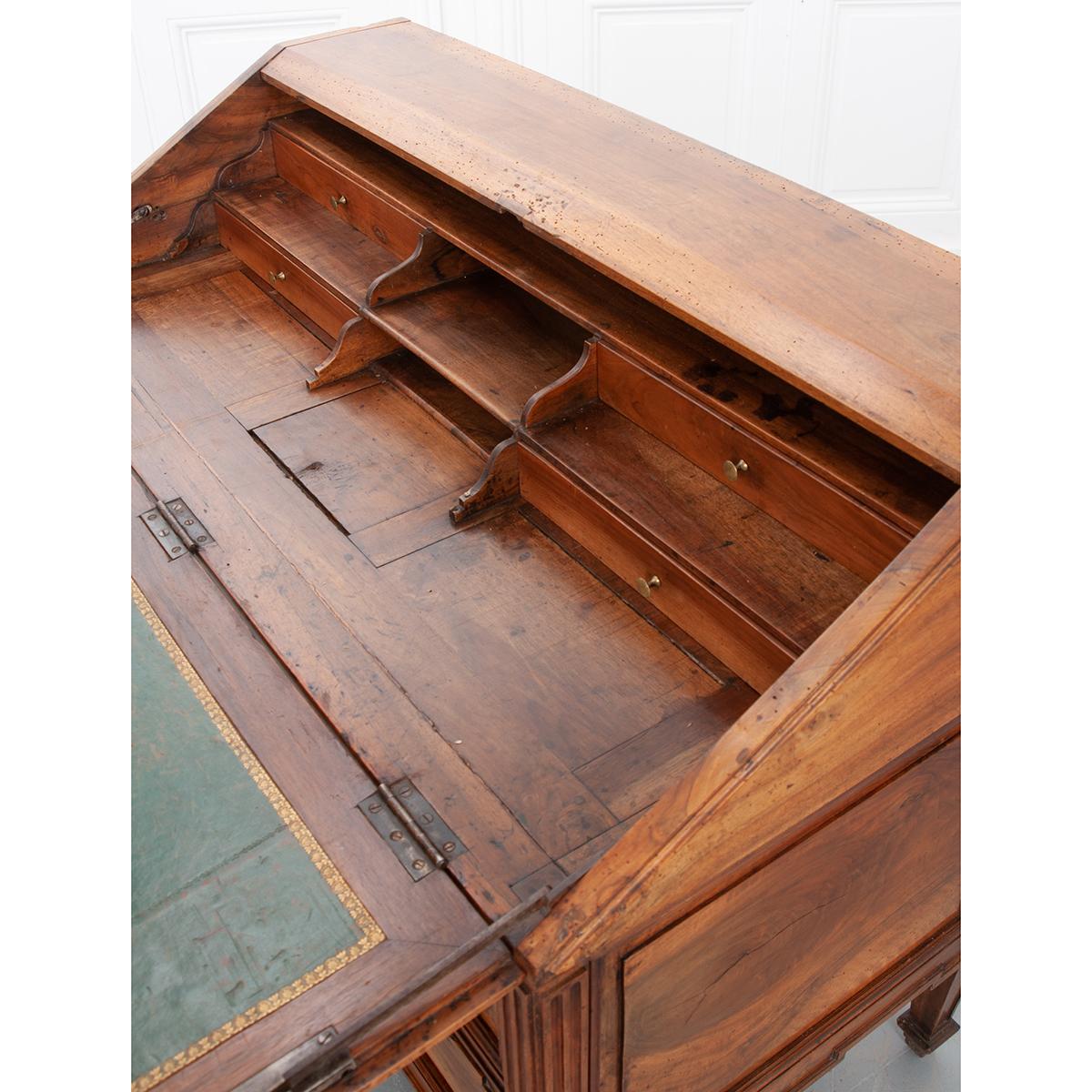 Schreibtisch mit ausklappbarer Vorderseite aus dem frühen 19. Jahrhundert im Angebot 4