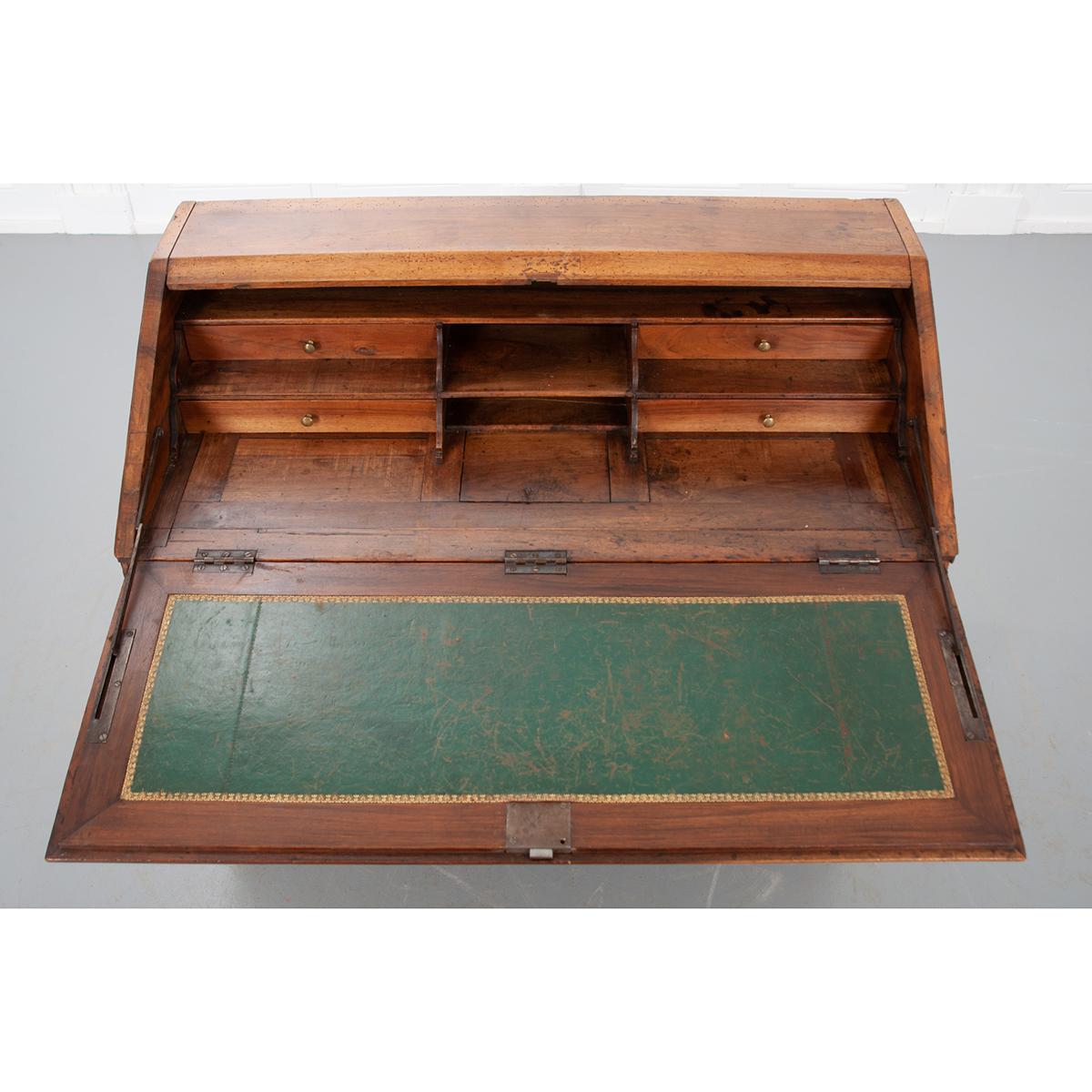 Schreibtisch mit ausklappbarer Vorderseite aus dem frühen 19. Jahrhundert (Sonstiges) im Angebot