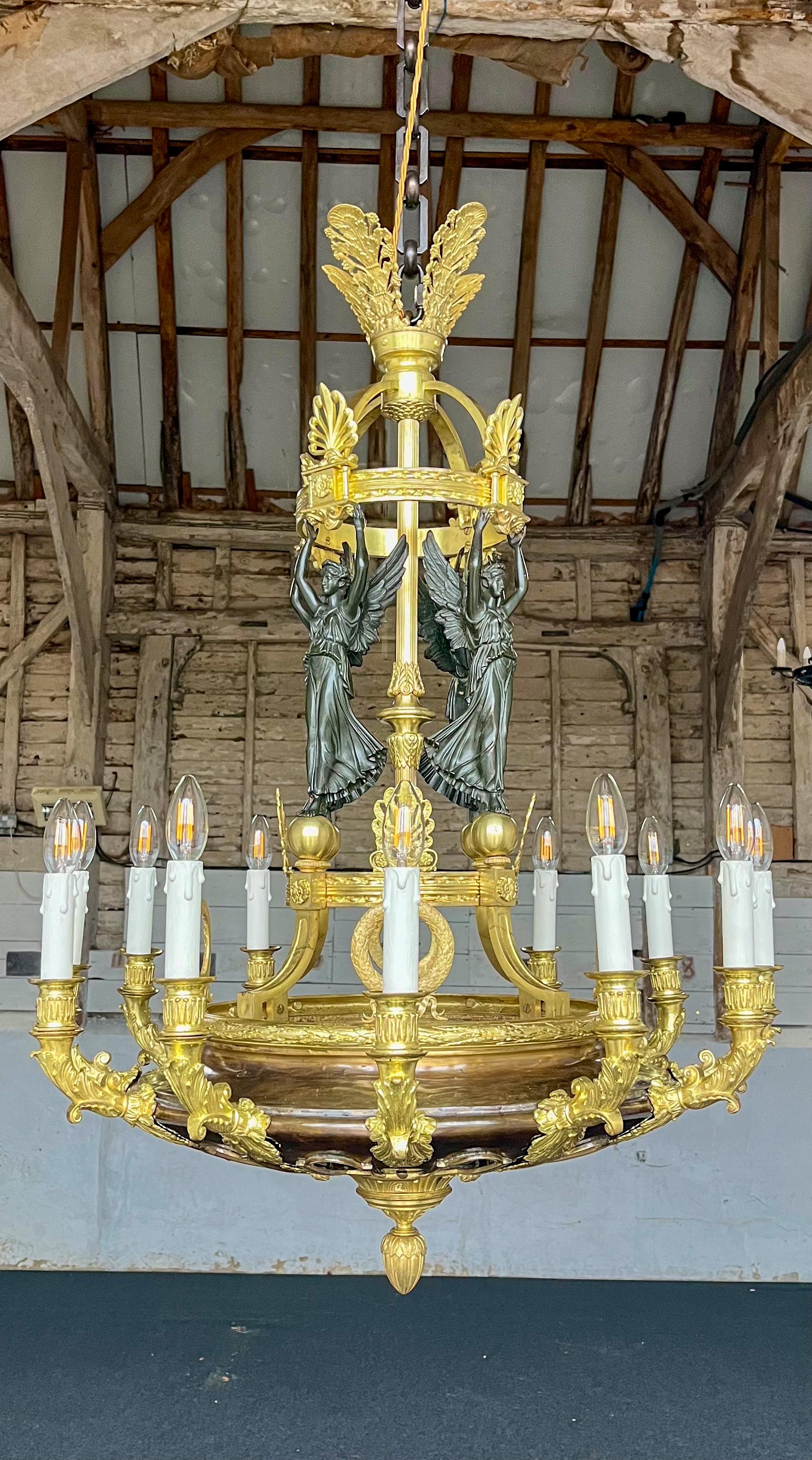 Empire  French early 19th Century twelve light gilded chandelier attributed to Thomire For Sale