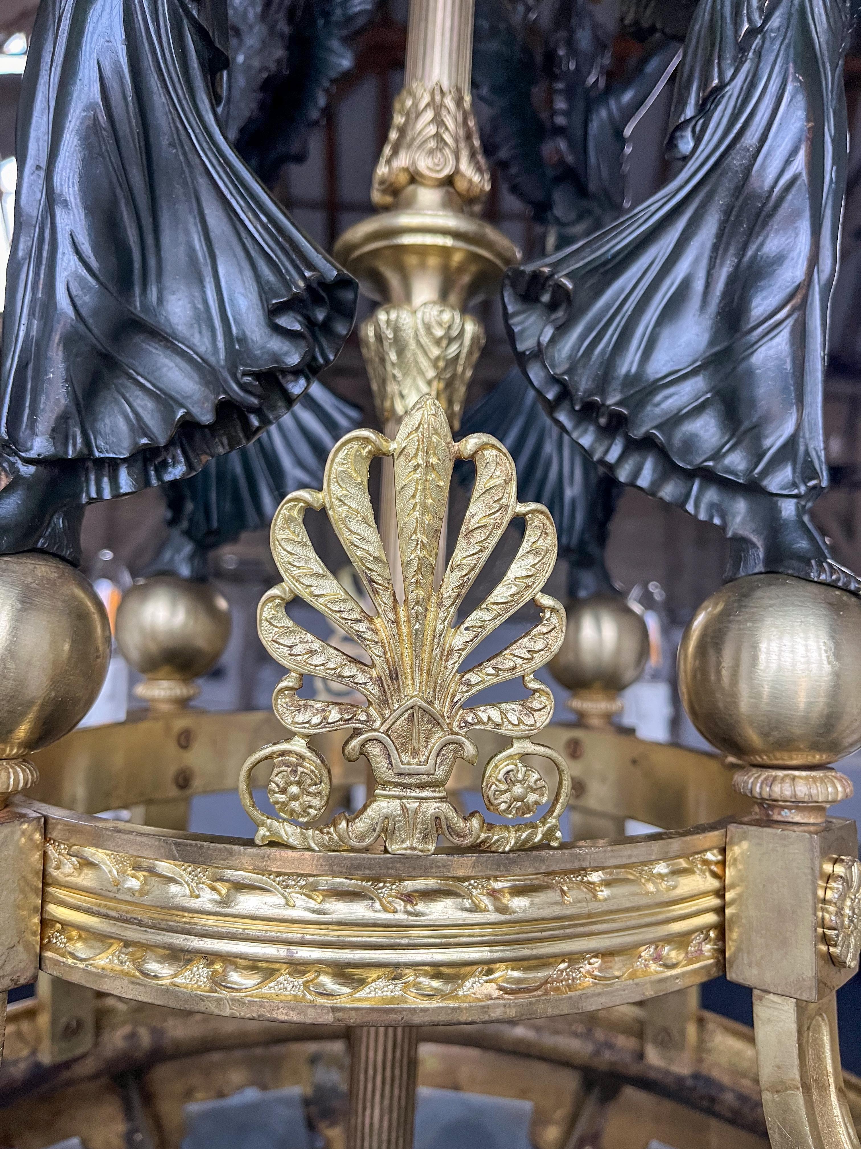 XIXe siècle  Lustre français du début du 19e siècle doré à douze lumières attribué à Thomire en vente