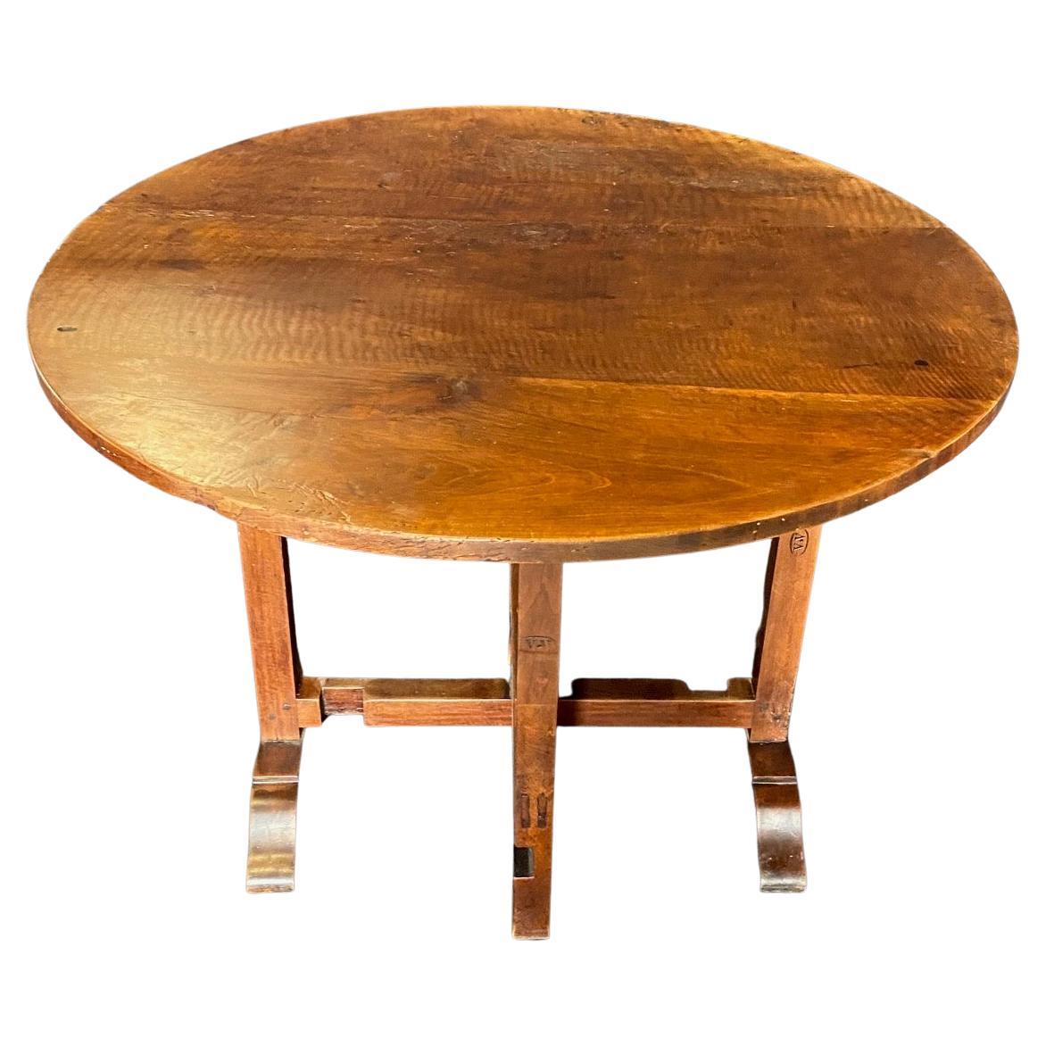  French Early 19th Century Vigneron or Tilt-Top Walnut Wine Tasting Dining Table For Sale