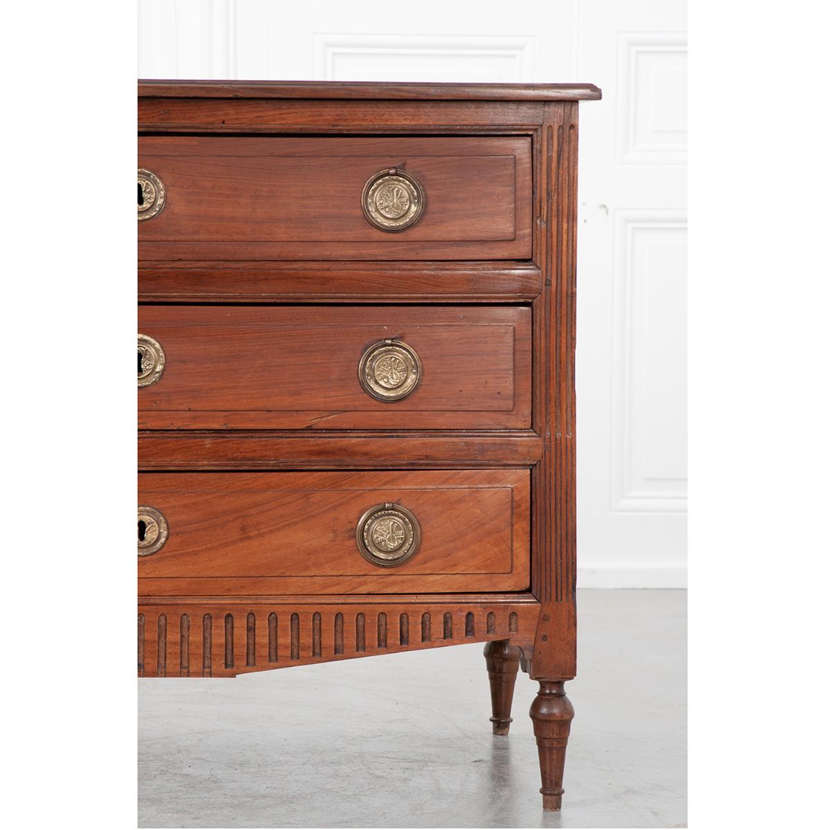 French Early 19th Century Walnut Commode 1