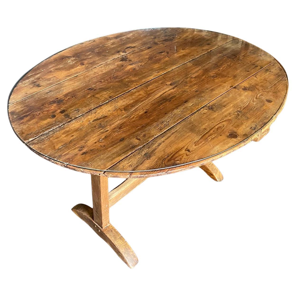 Table de salle à manger ovale en noyer du début du 19ème siècle