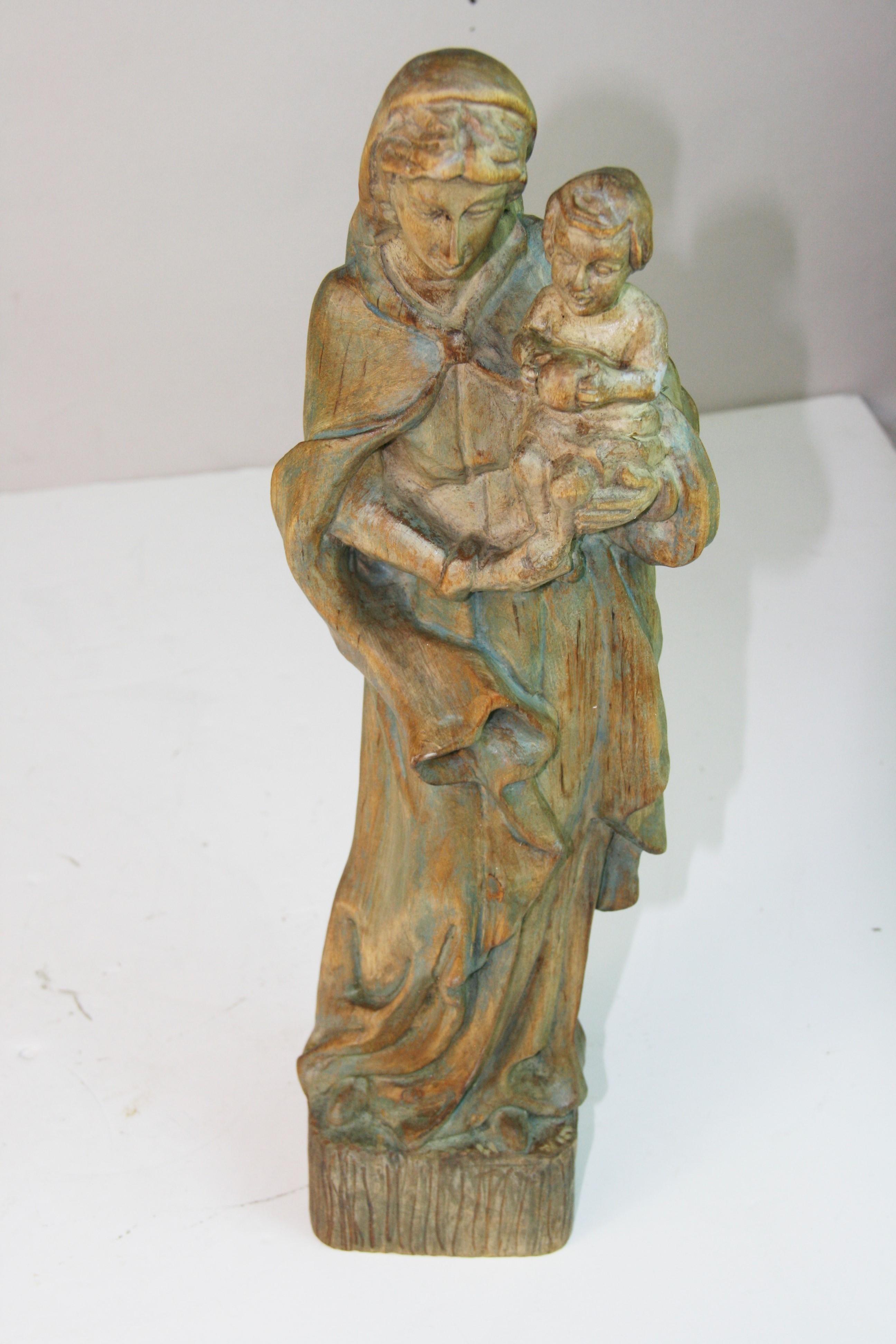 Scultura in legno intagliato francese dell'inizio del XX secolo con Madona e Bambino in vendita 9