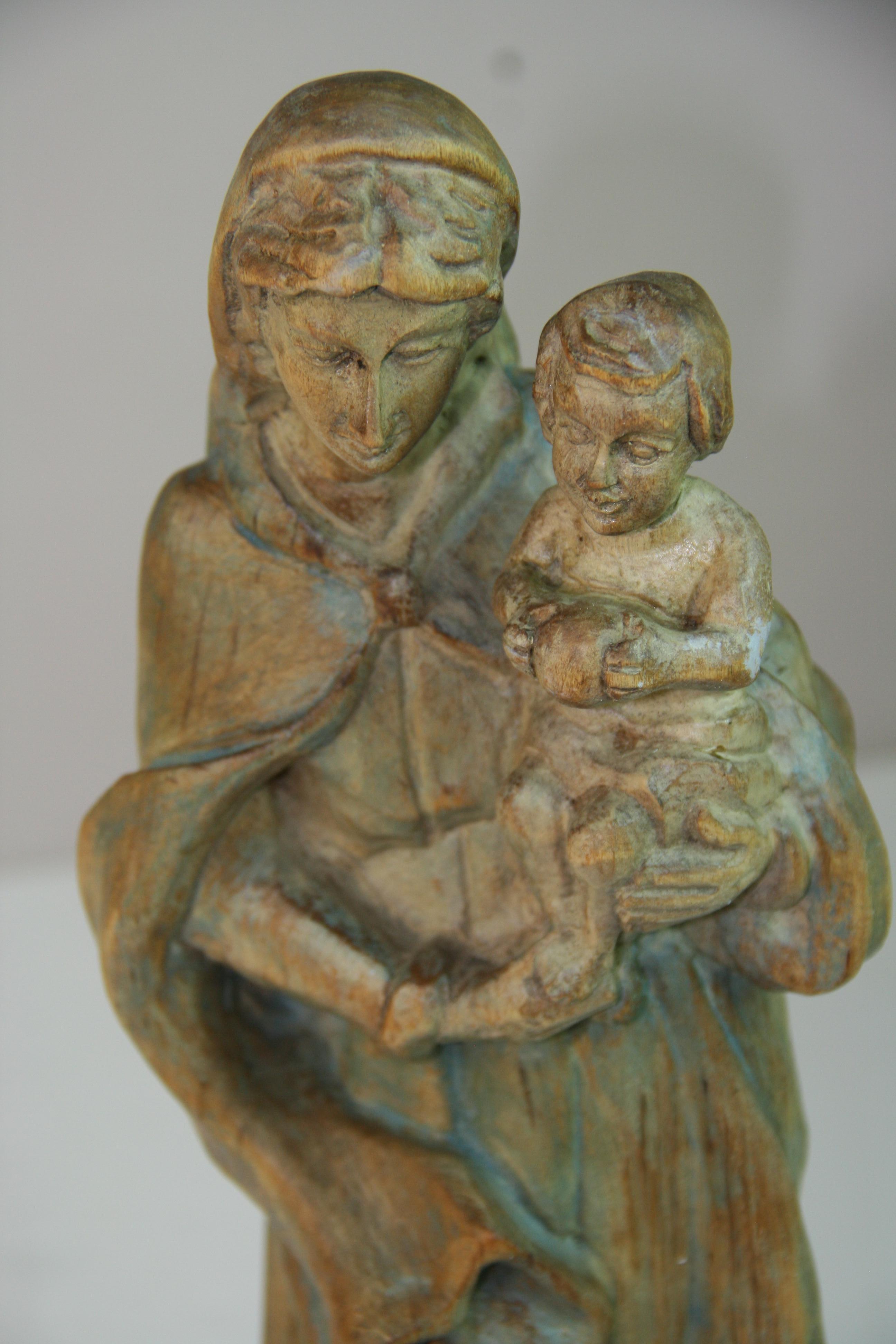 Scultura in legno intagliato francese dell'inizio del XX secolo con Madona e Bambino in vendita 10