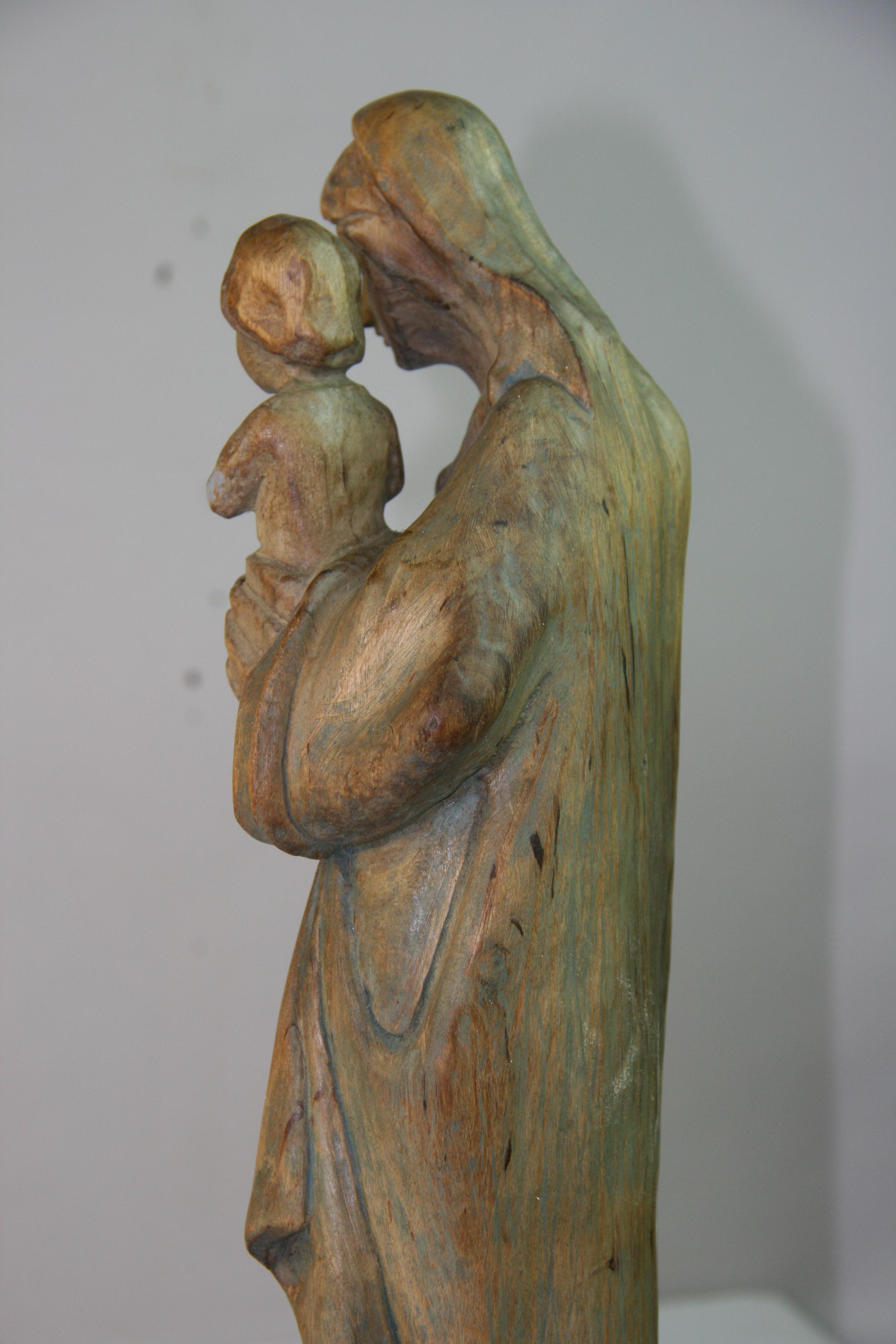 Scultura in legno intagliato francese dell'inizio del XX secolo con Madona e Bambino in vendita 3