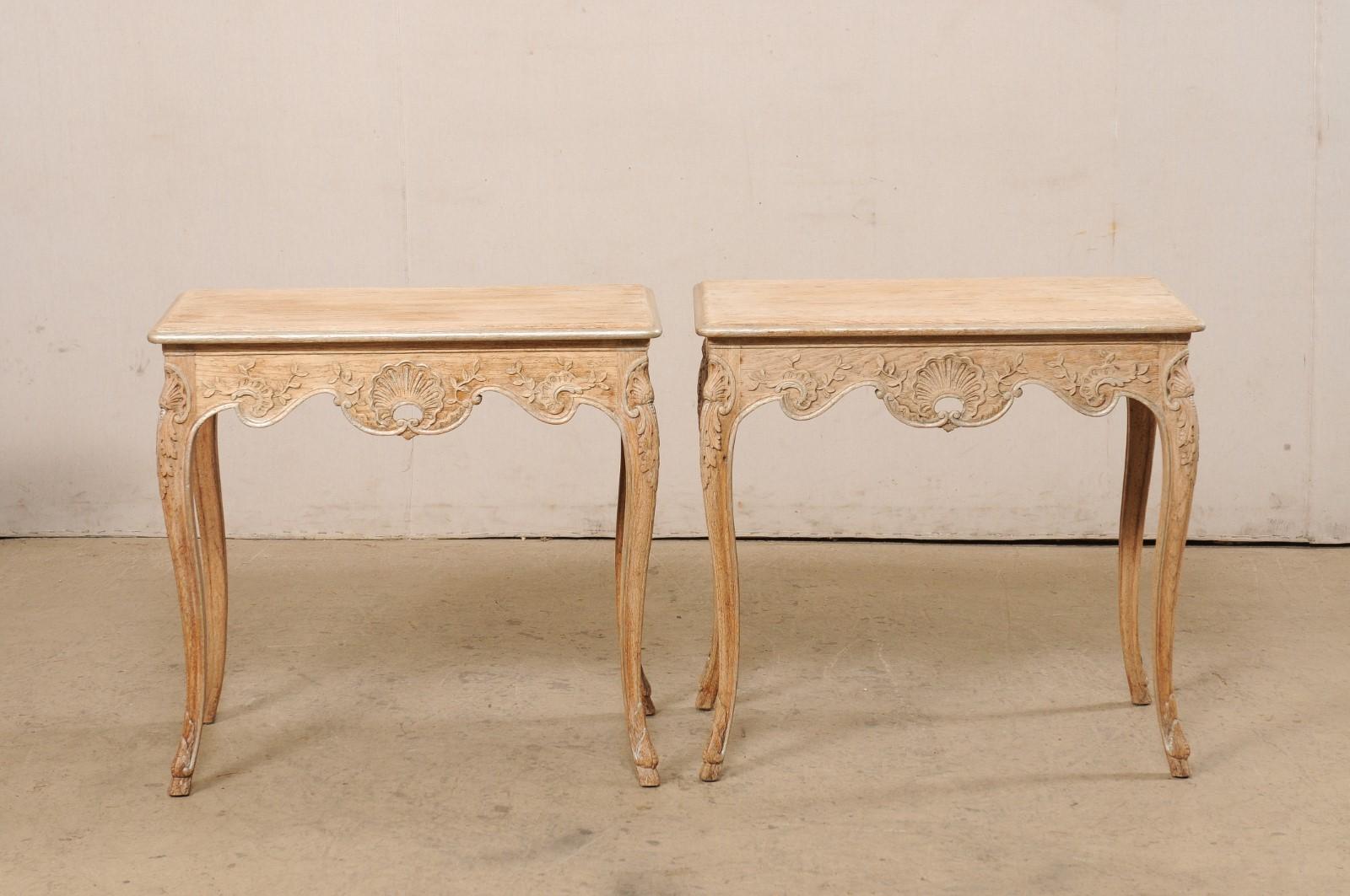 French Early 20th C. End Tables w/Elegant Shell-Carved Skirts 'All Sides Carved' For Sale 4