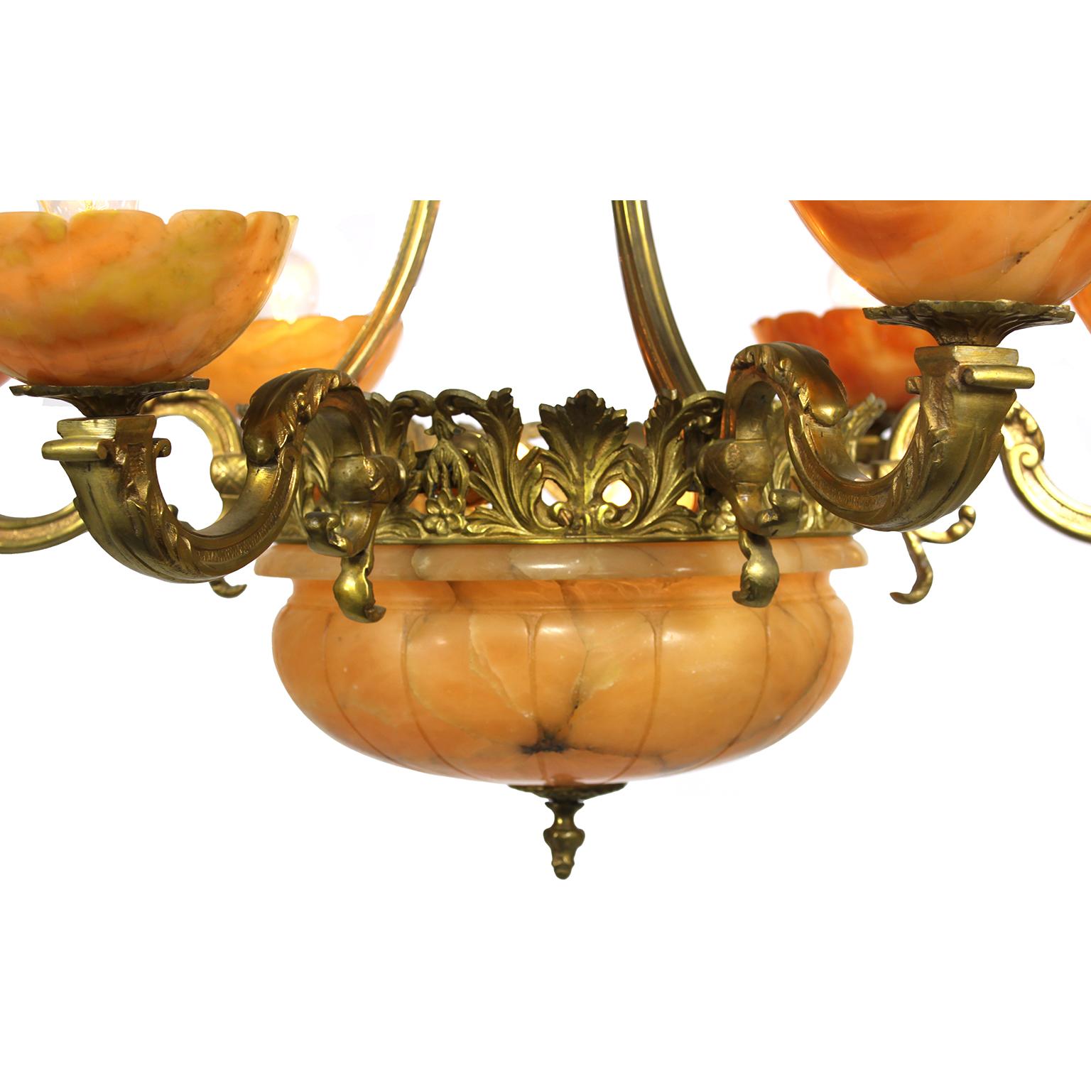 Art Déco Lampadario francese Art Deco del primo Novecento in bronzo e alabastro venato intagliato in vendita