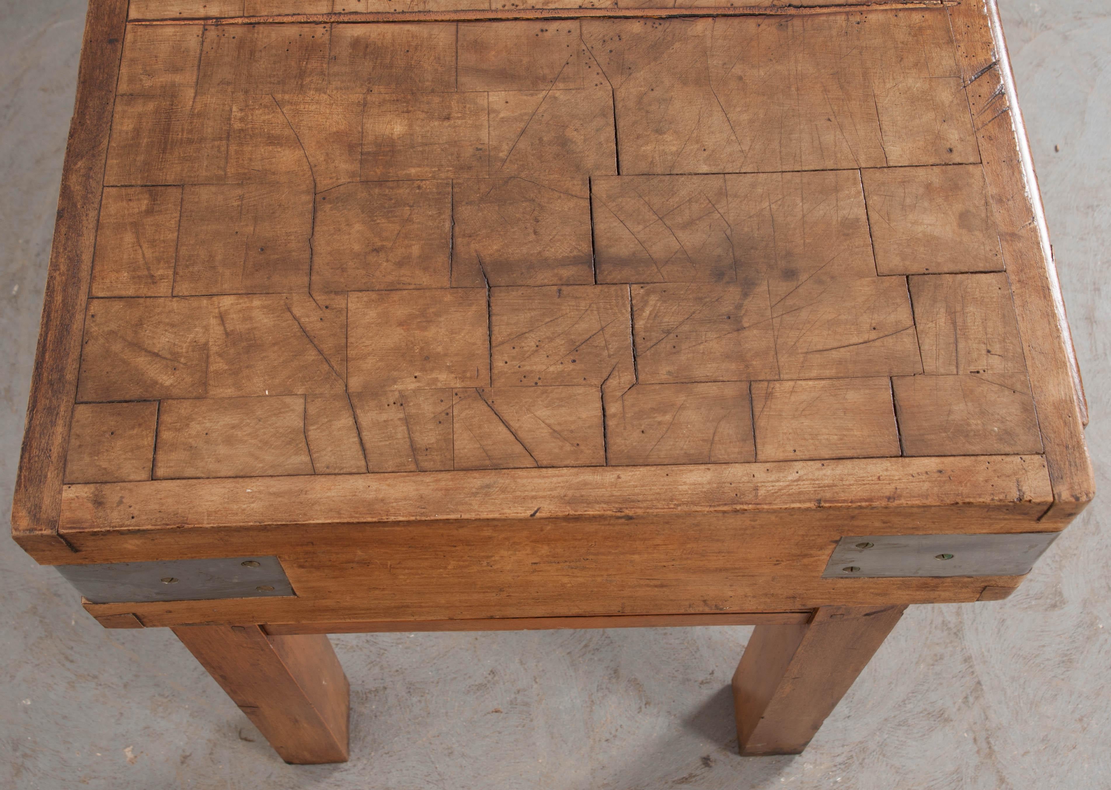 French Early 20th Century Art Deco Pine Butcher Block For Sale 5