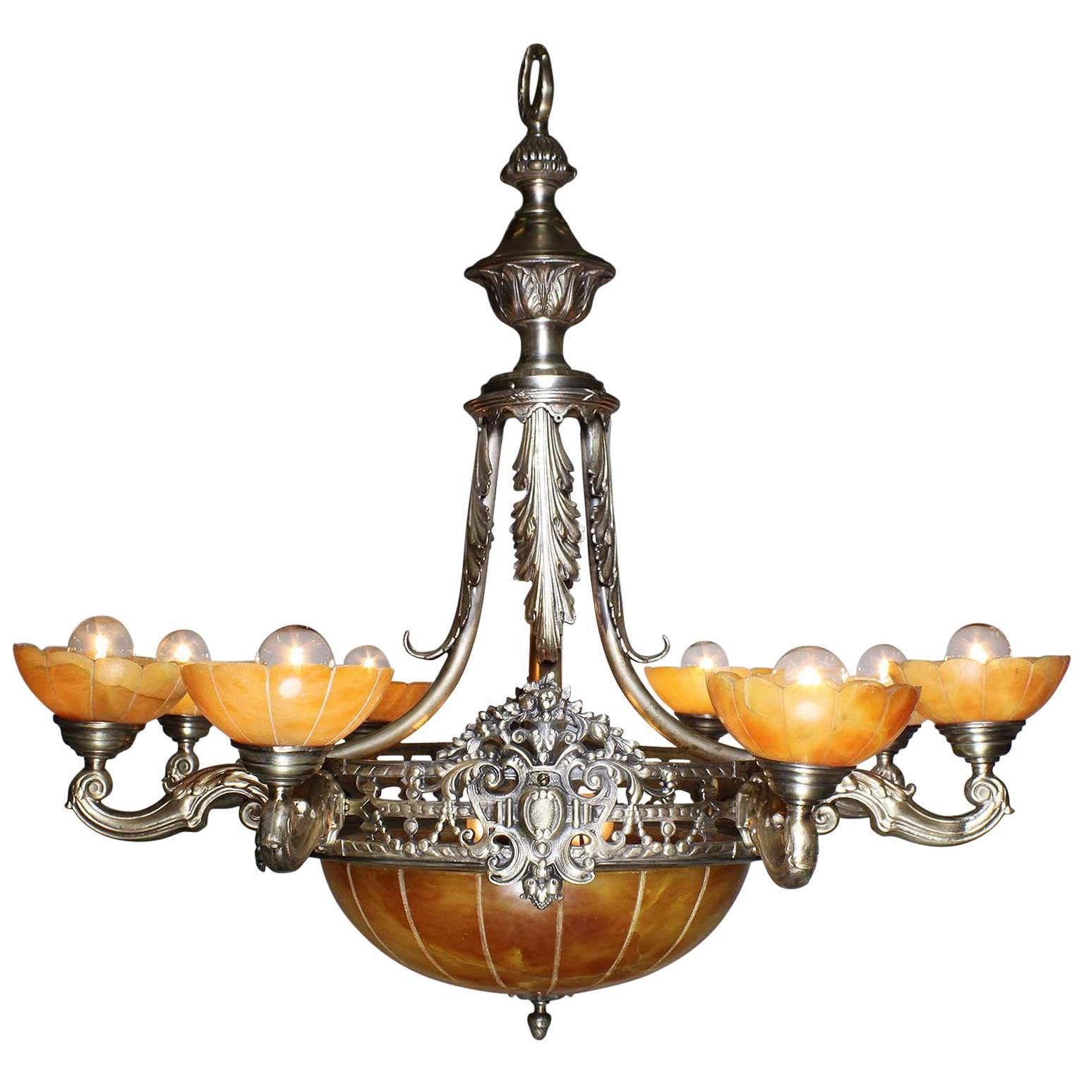 Lampadario francese Art Deco del primo Novecento in bronzo argentato e alabastro