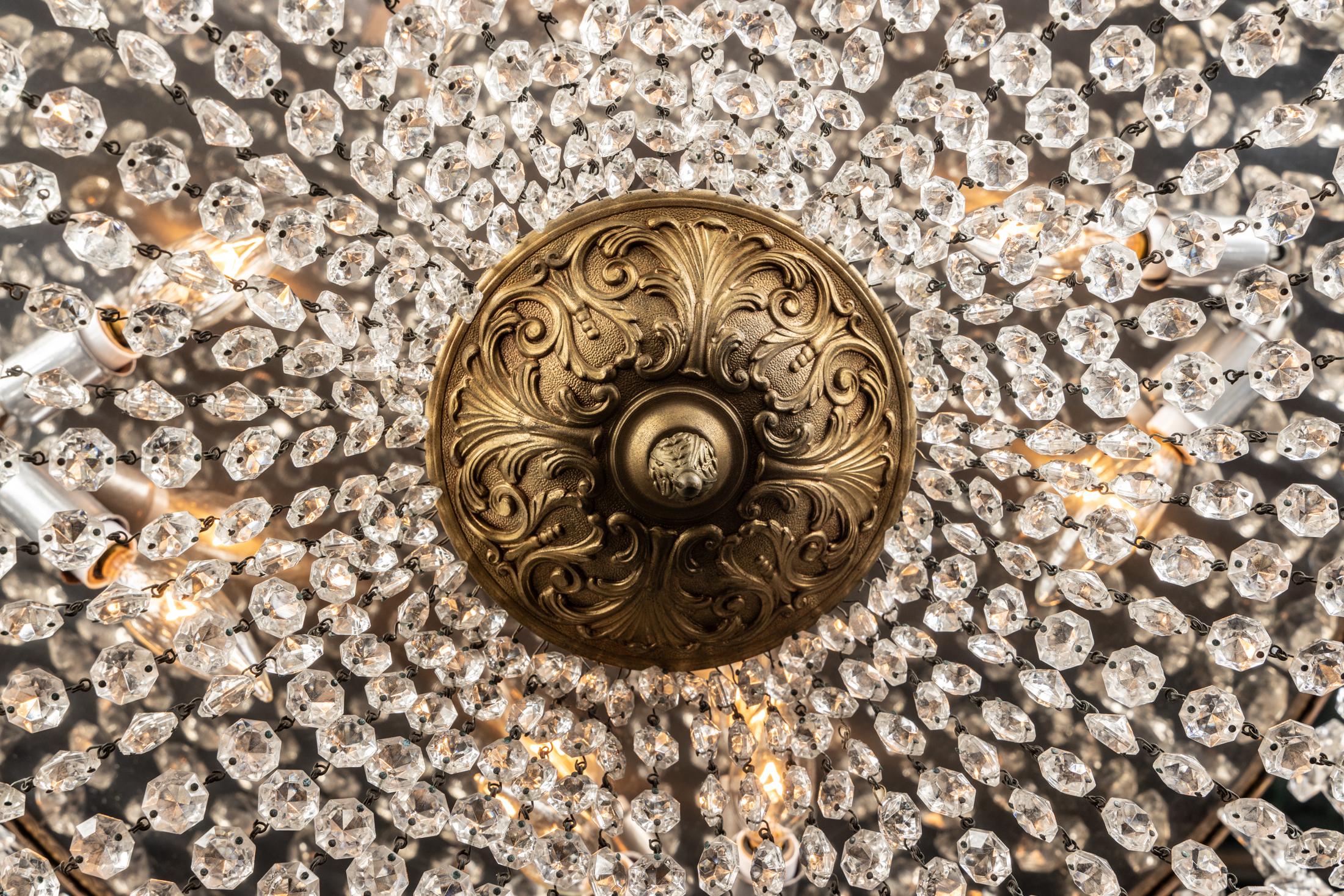 Lustre en bronze et cristal français du début du 20e siècle, paire disponible Bon état - En vente à New Orleans, LA