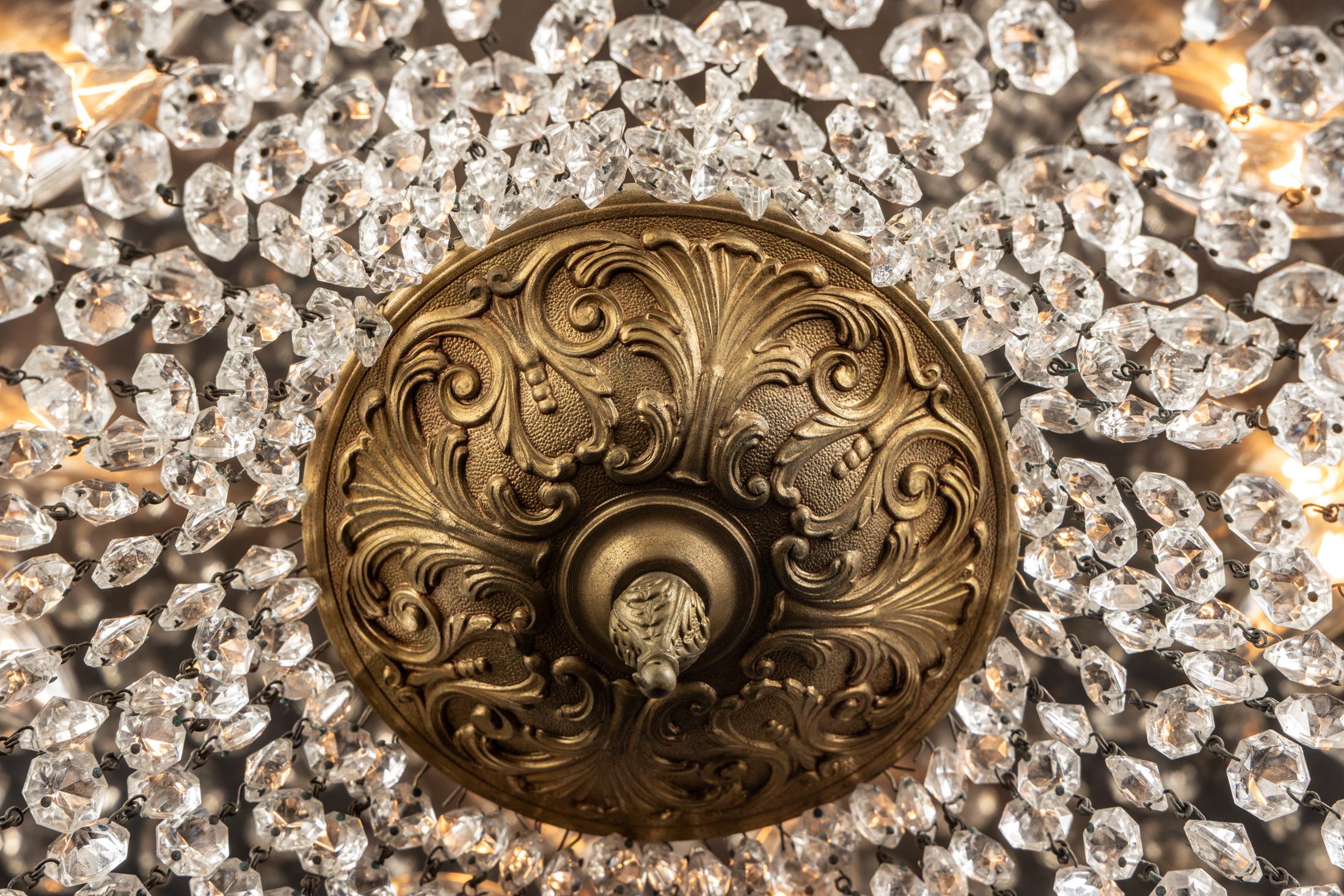 20ième siècle Lustre en bronze et cristal français du début du 20e siècle, paire disponible en vente