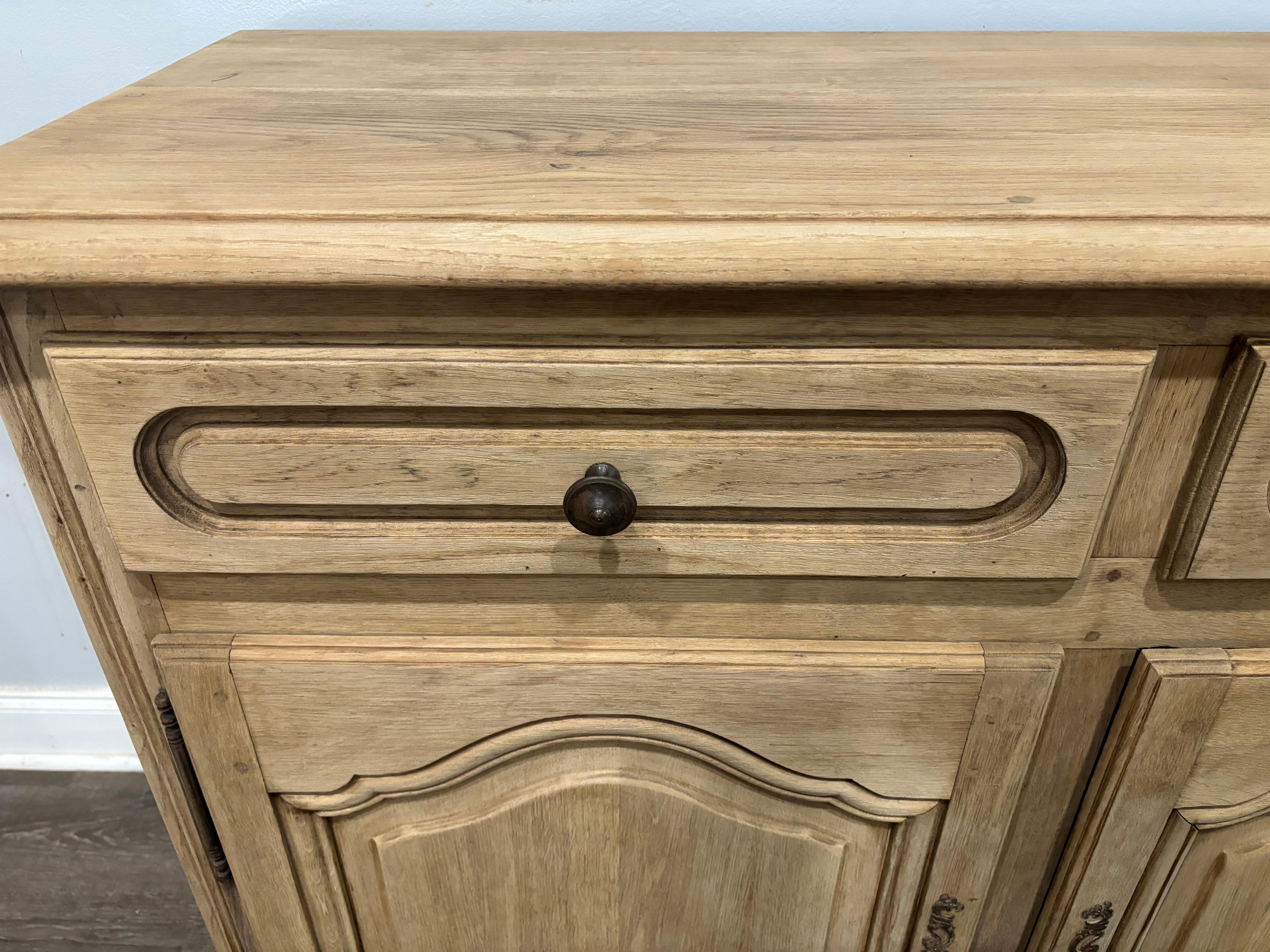 Luigi XIV Buffet francese dei primi del Novecento in vendita