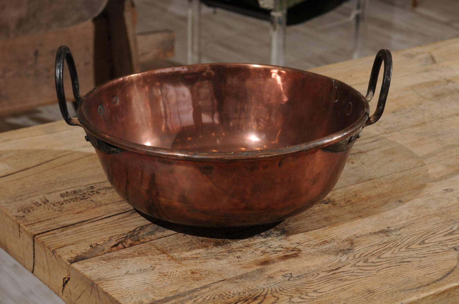 French Early 20th Century Circular Copper Pot with Two Lateral Iron Handles In Good Condition In Atlanta, GA