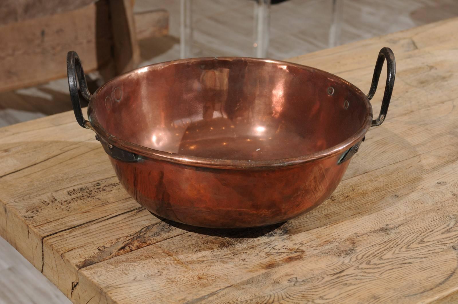 French Early 20th Century Circular Copper Pot with Two Lateral Iron Handles 4