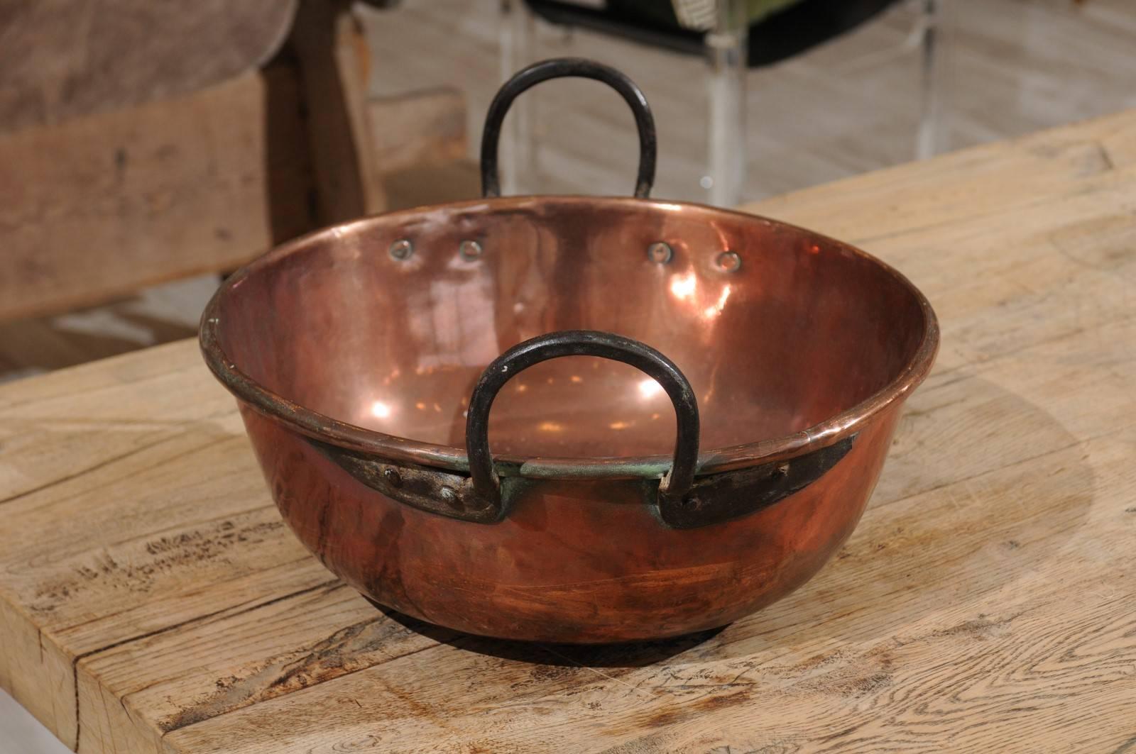 French Early 20th Century Circular Copper Pot with Two Lateral Iron Handles 5