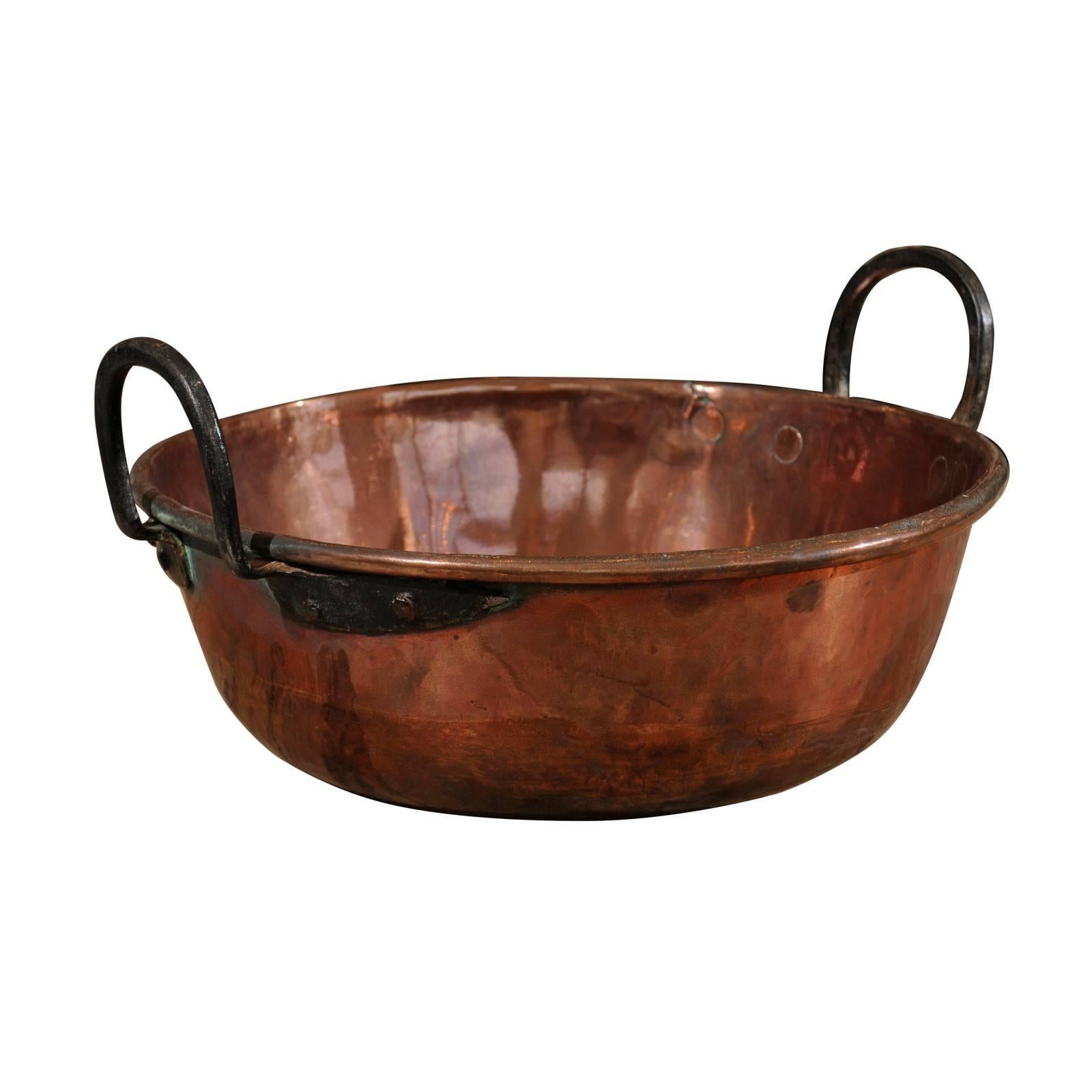 French Early 20th Century Circular Copper Pot with Two Lateral Iron Handles