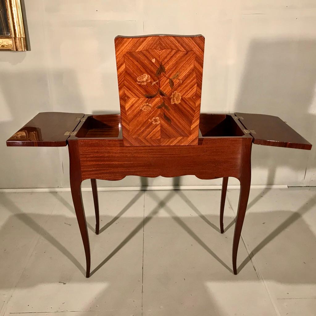 French Early 20th Century Dressing Table with Lift Up Mirror with Marquetry 6